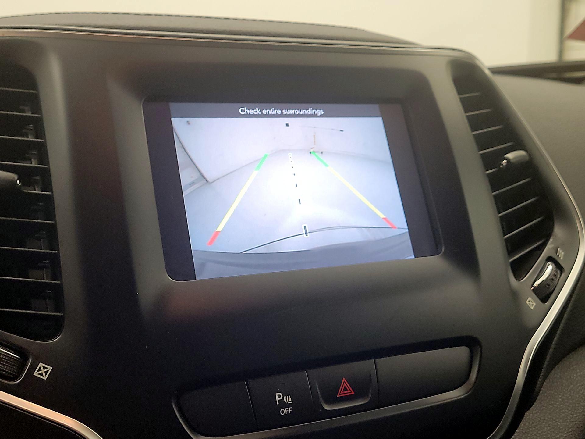 Thumbnail: 2019 Jeep Cherokee - 14