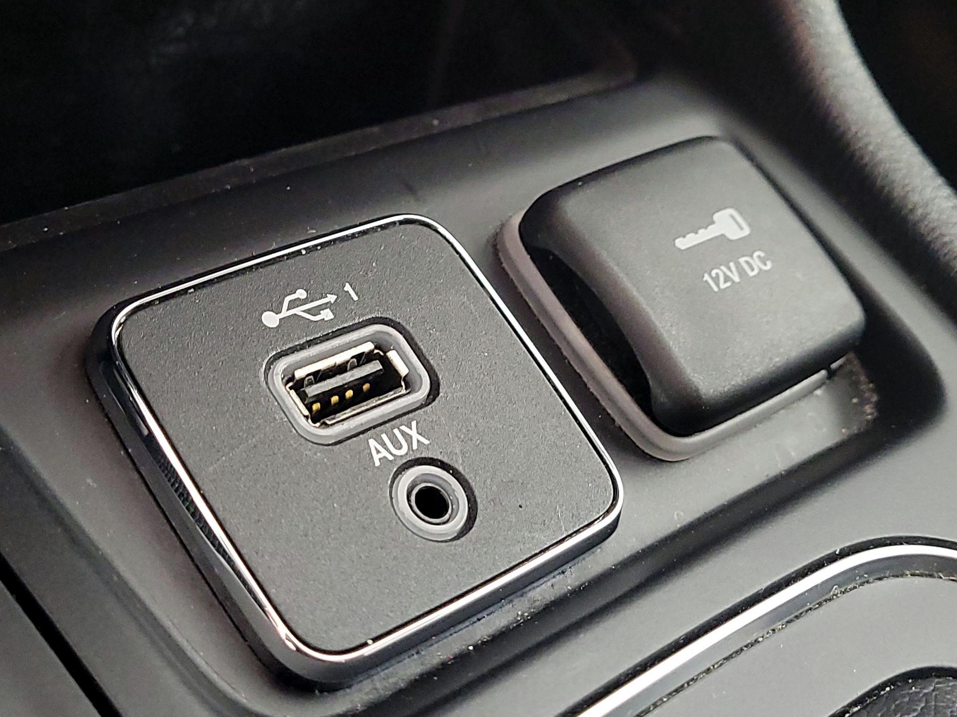 Thumbnail: 2019 Jeep Cherokee - 18