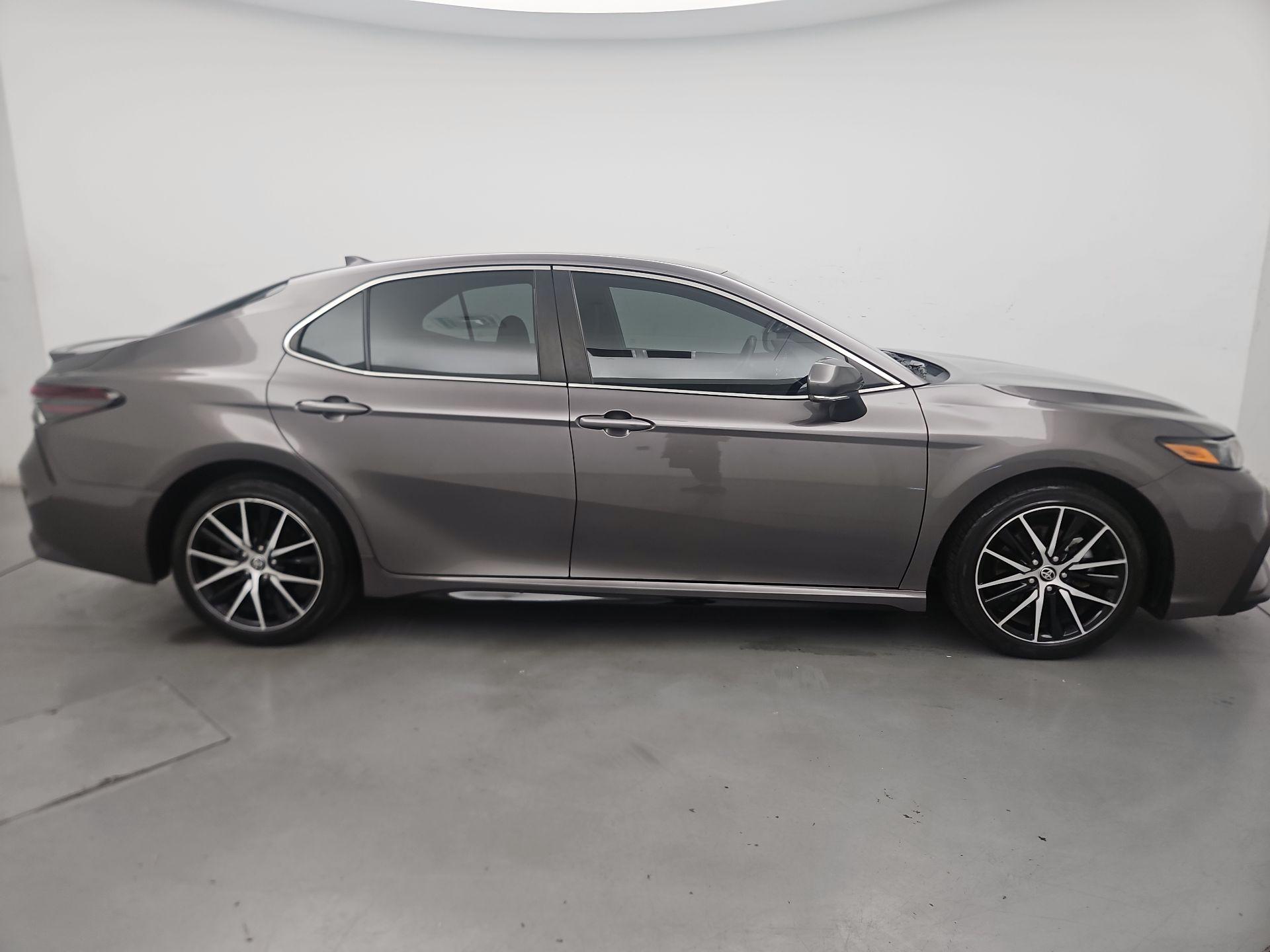 Thumbnail: 2022 Toyota Camry - 4