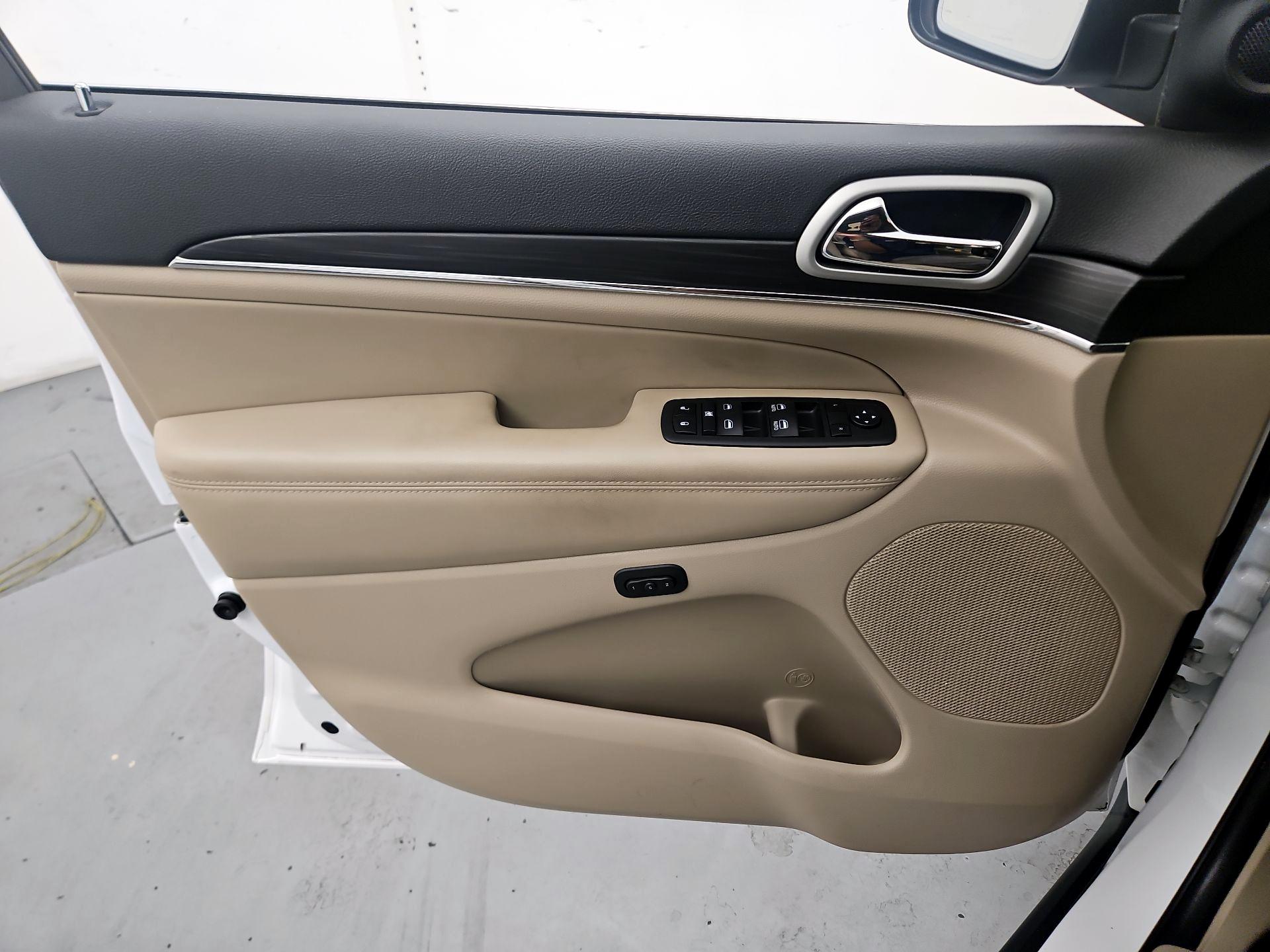 Thumbnail: 2022 Jeep Grand Cherokee - 12