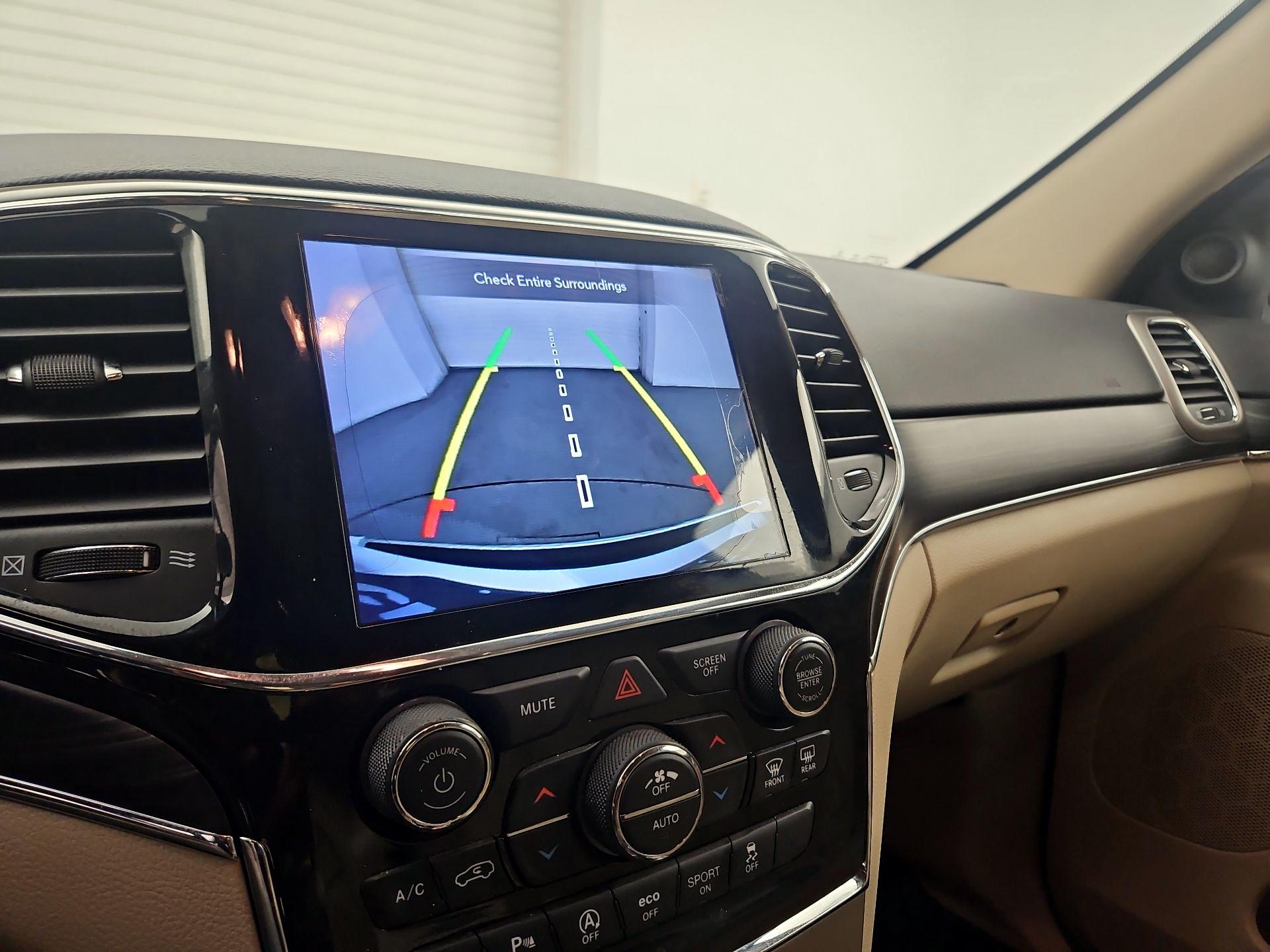 Thumbnail: 2022 Jeep Grand Cherokee - 15