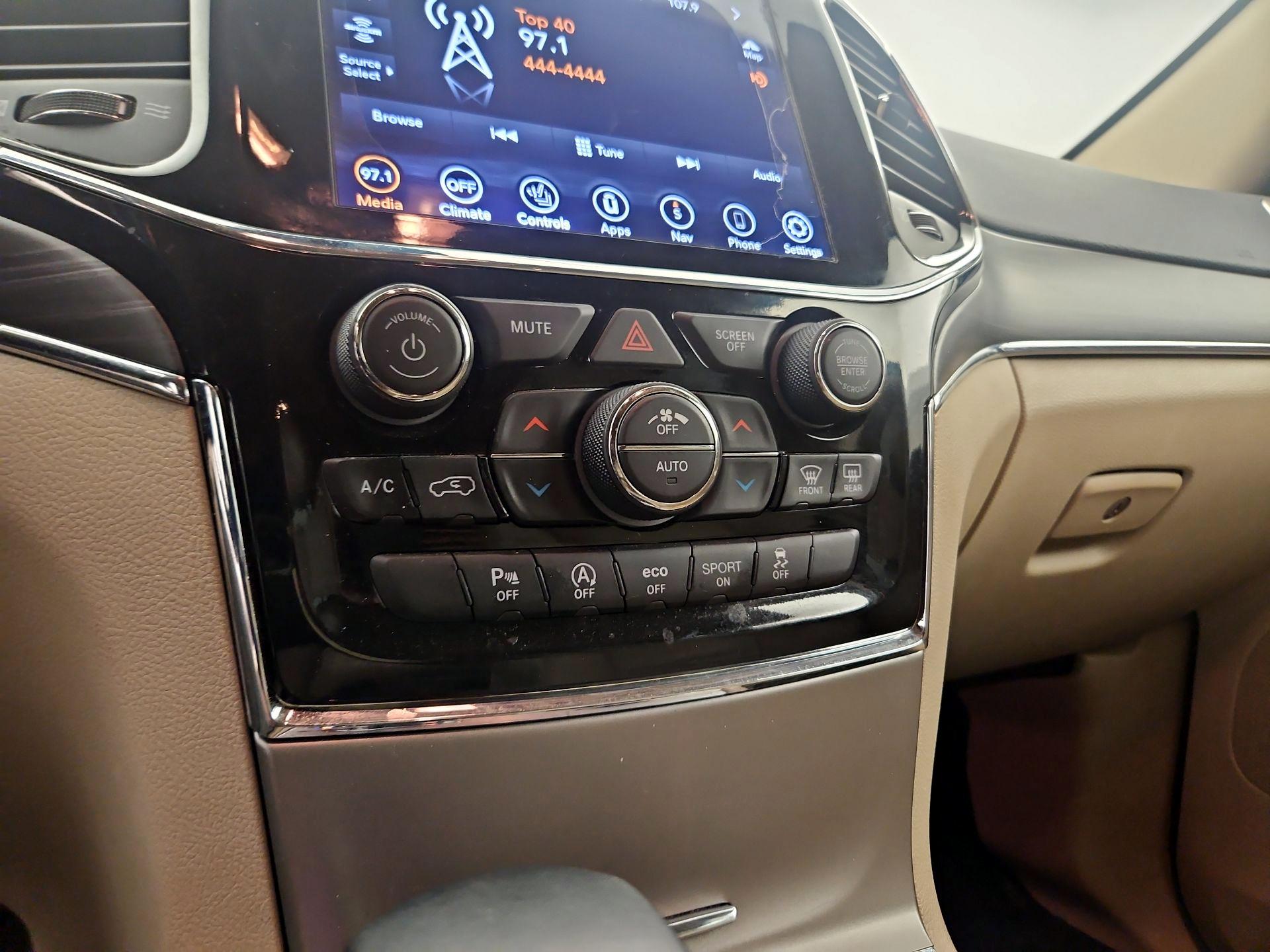 Thumbnail: 2022 Jeep Grand Cherokee - 17