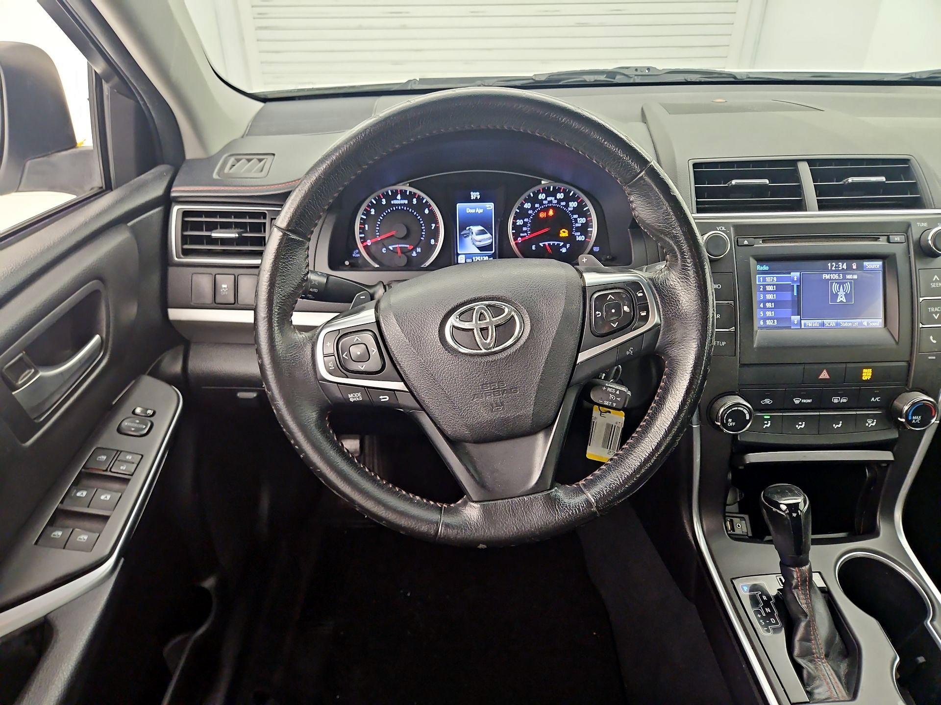 Thumbnail: 2015 Toyota Camry - 10
