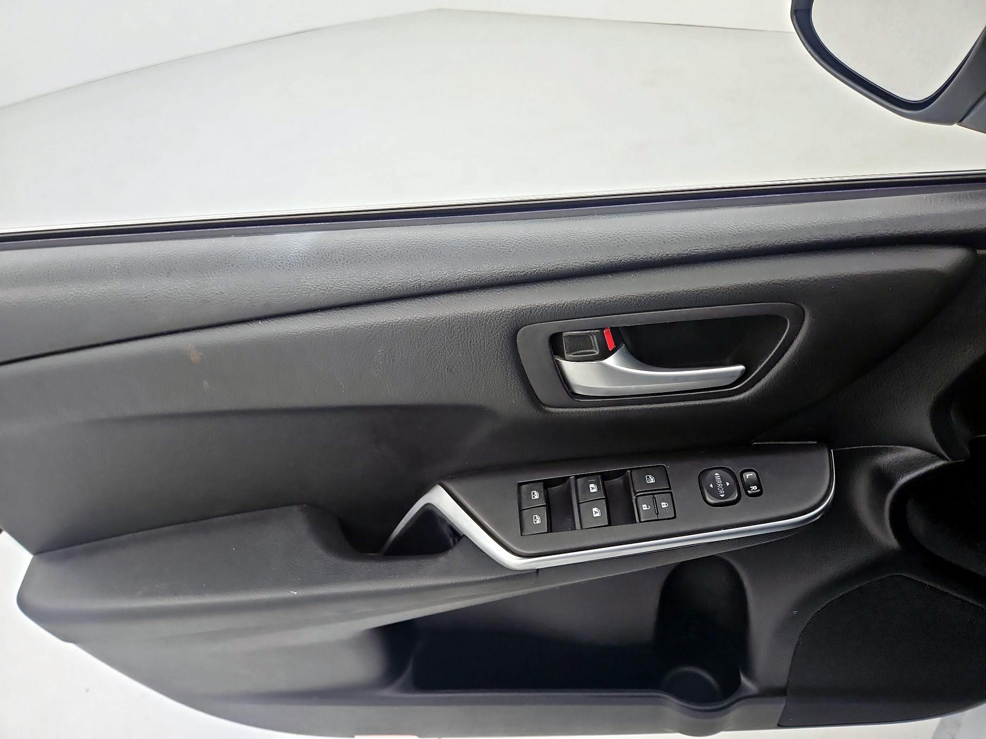 Thumbnail: 2015 Toyota Camry - 12
