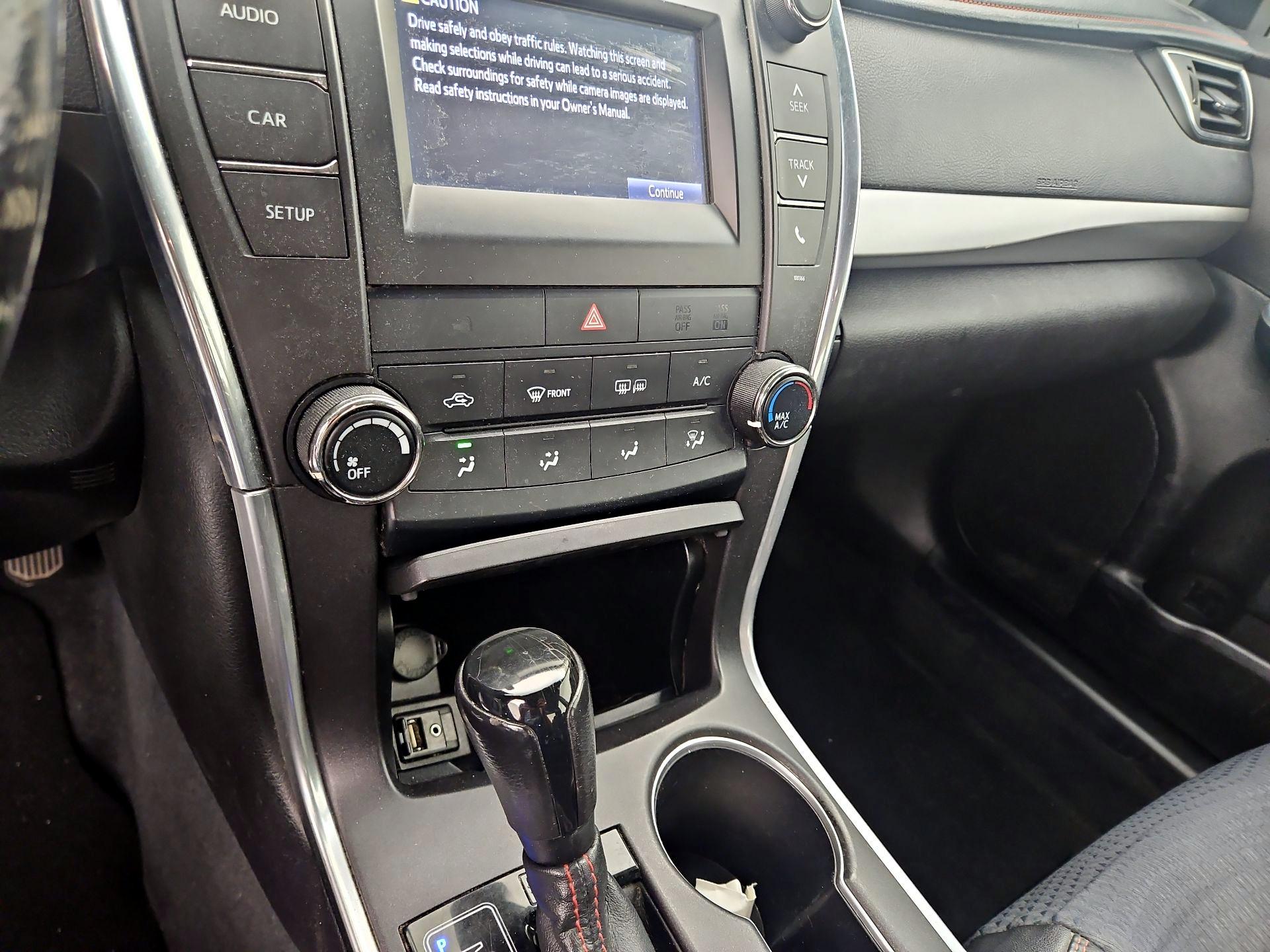 Thumbnail: 2015 Toyota Camry - 16