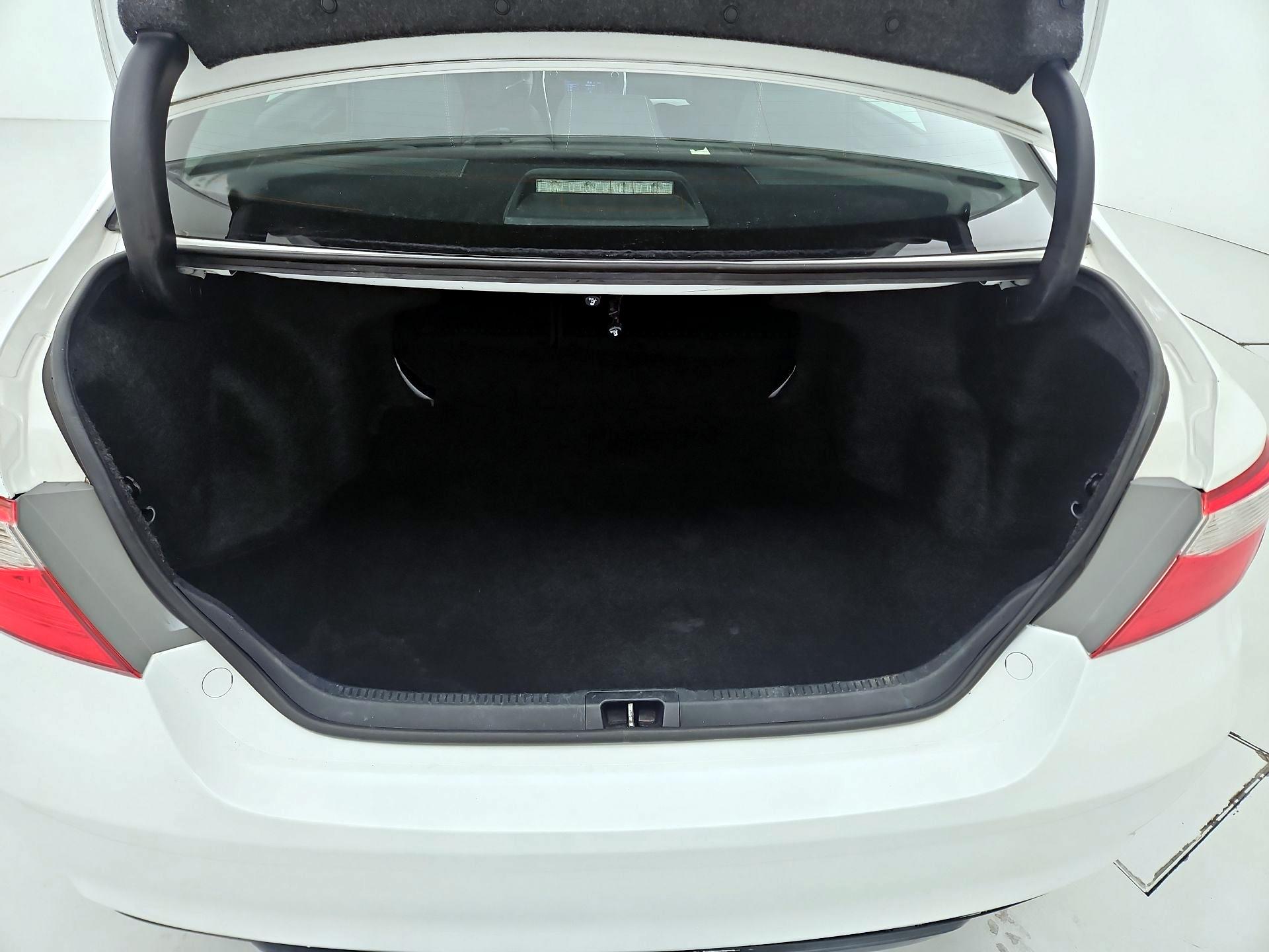 Thumbnail: 2015 Toyota Camry - 20