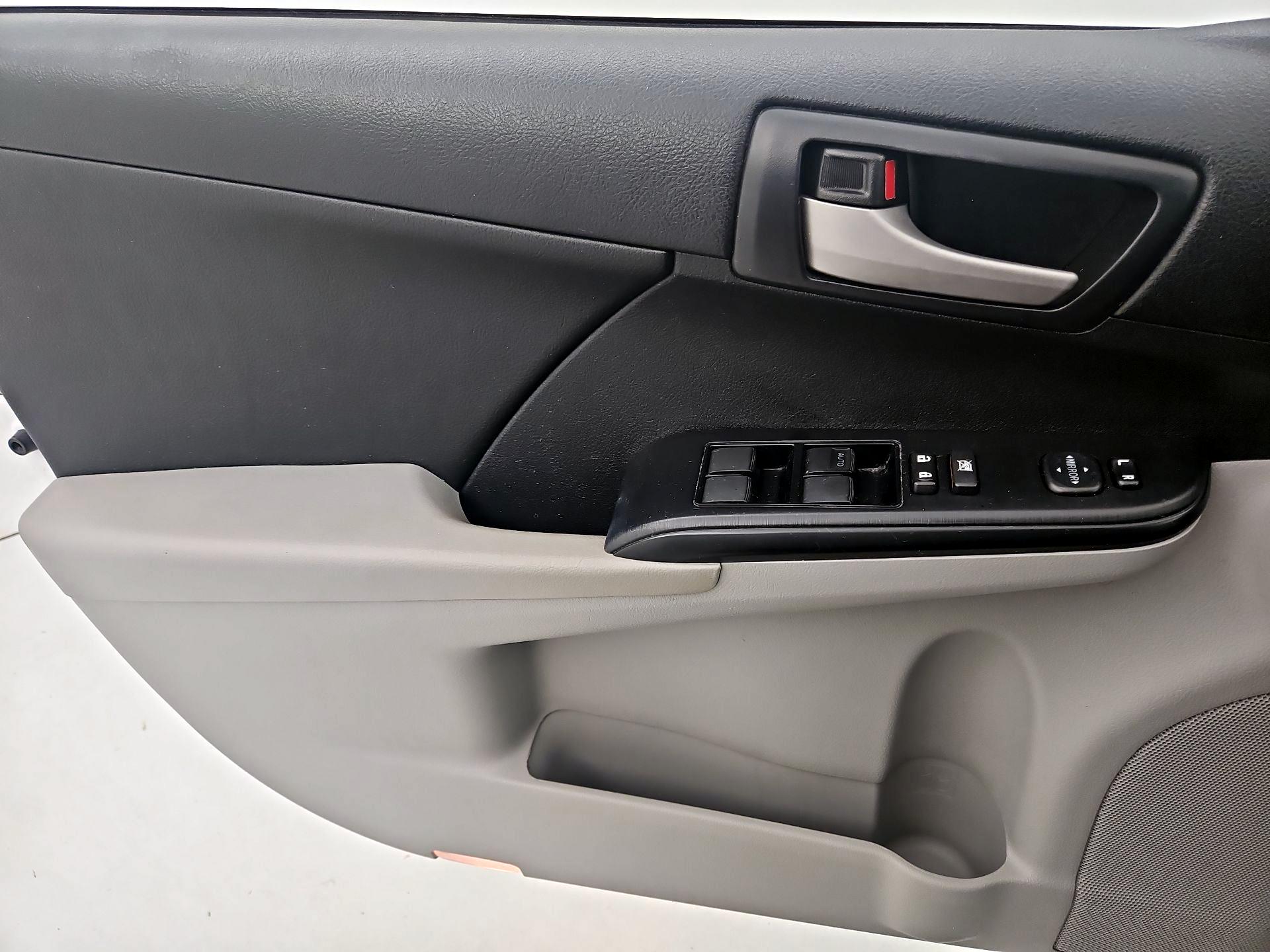 Thumbnail: 2014 Toyota Camry - 12