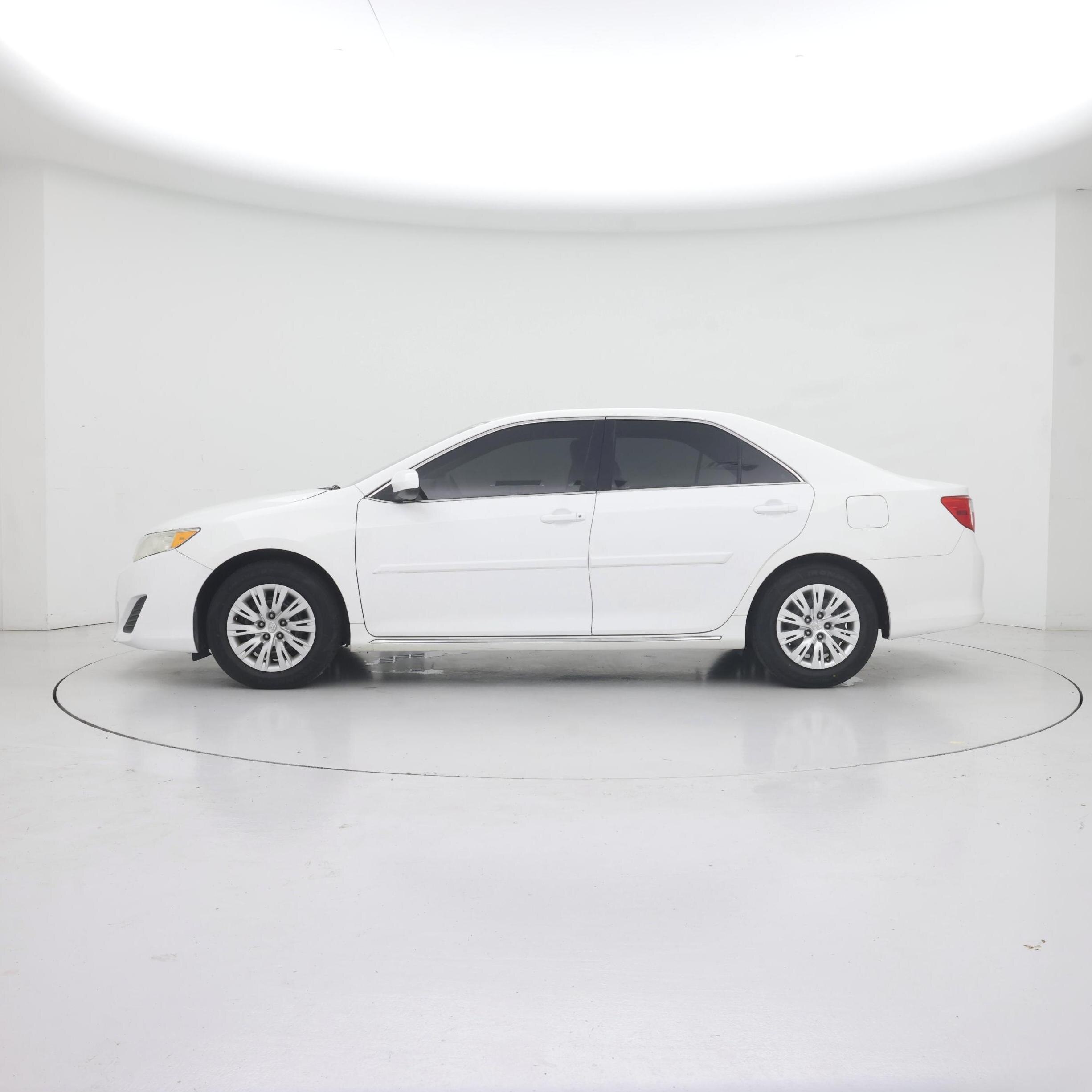 Thumbnail: 2014 Toyota Camry - 3