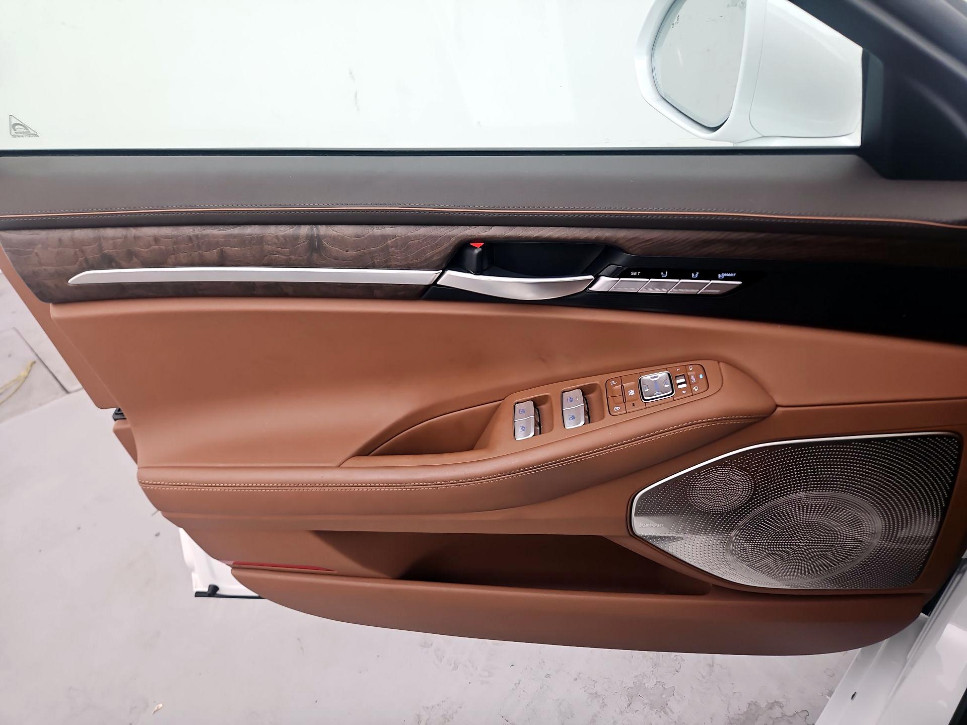 Thumbnail: 2022 Genesis G90 - 12