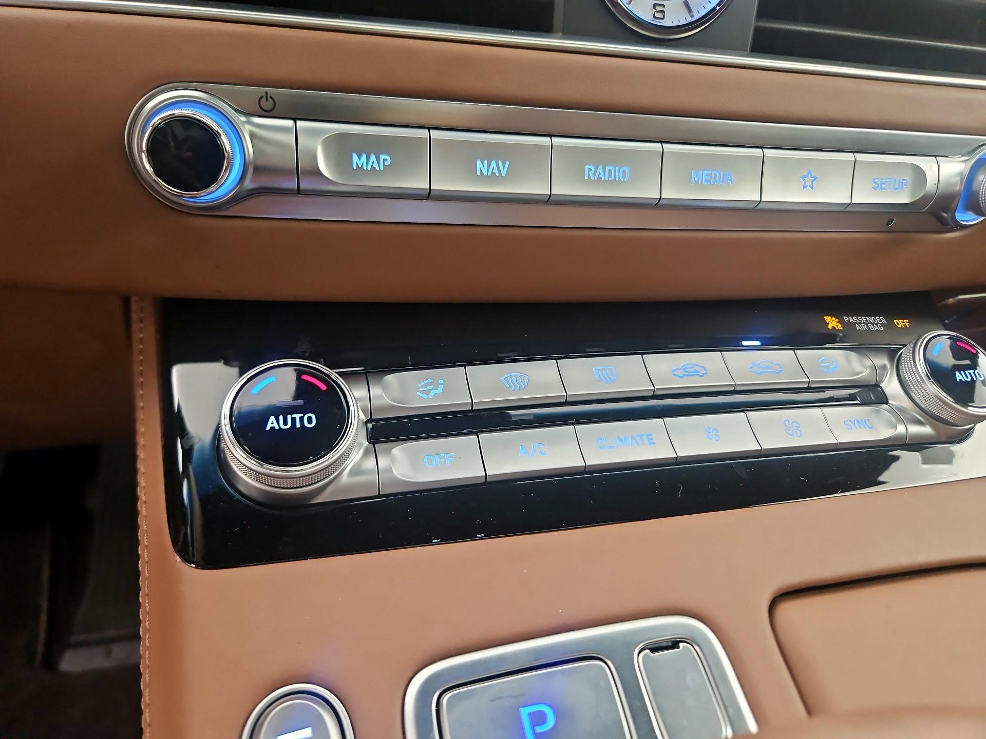 Thumbnail: 2022 Genesis G90 - 17