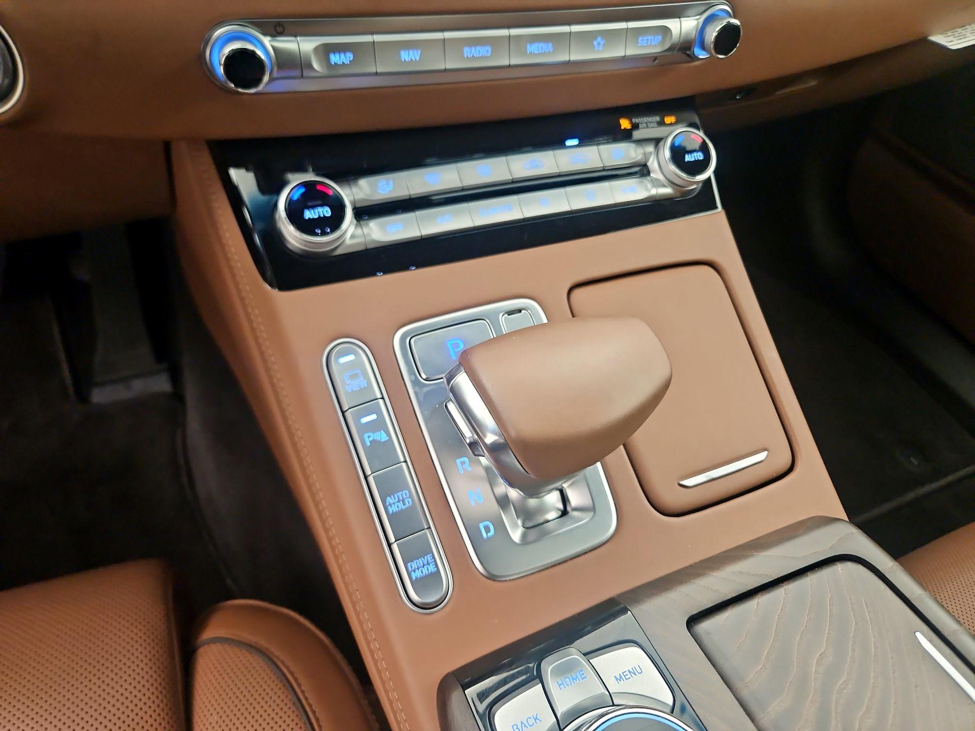 Thumbnail: 2022 Genesis G90 - 18