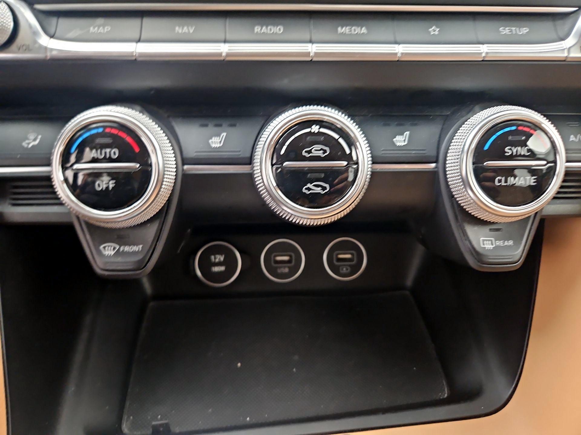 Thumbnail: 2022 Genesis G70 - 17