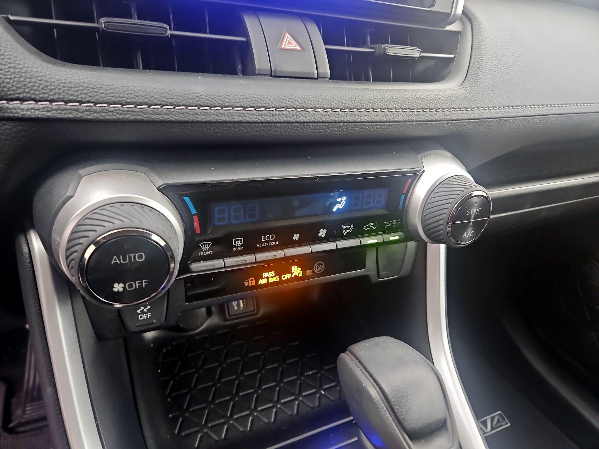 Thumbnail: 2024 Toyota RAV4 - 16