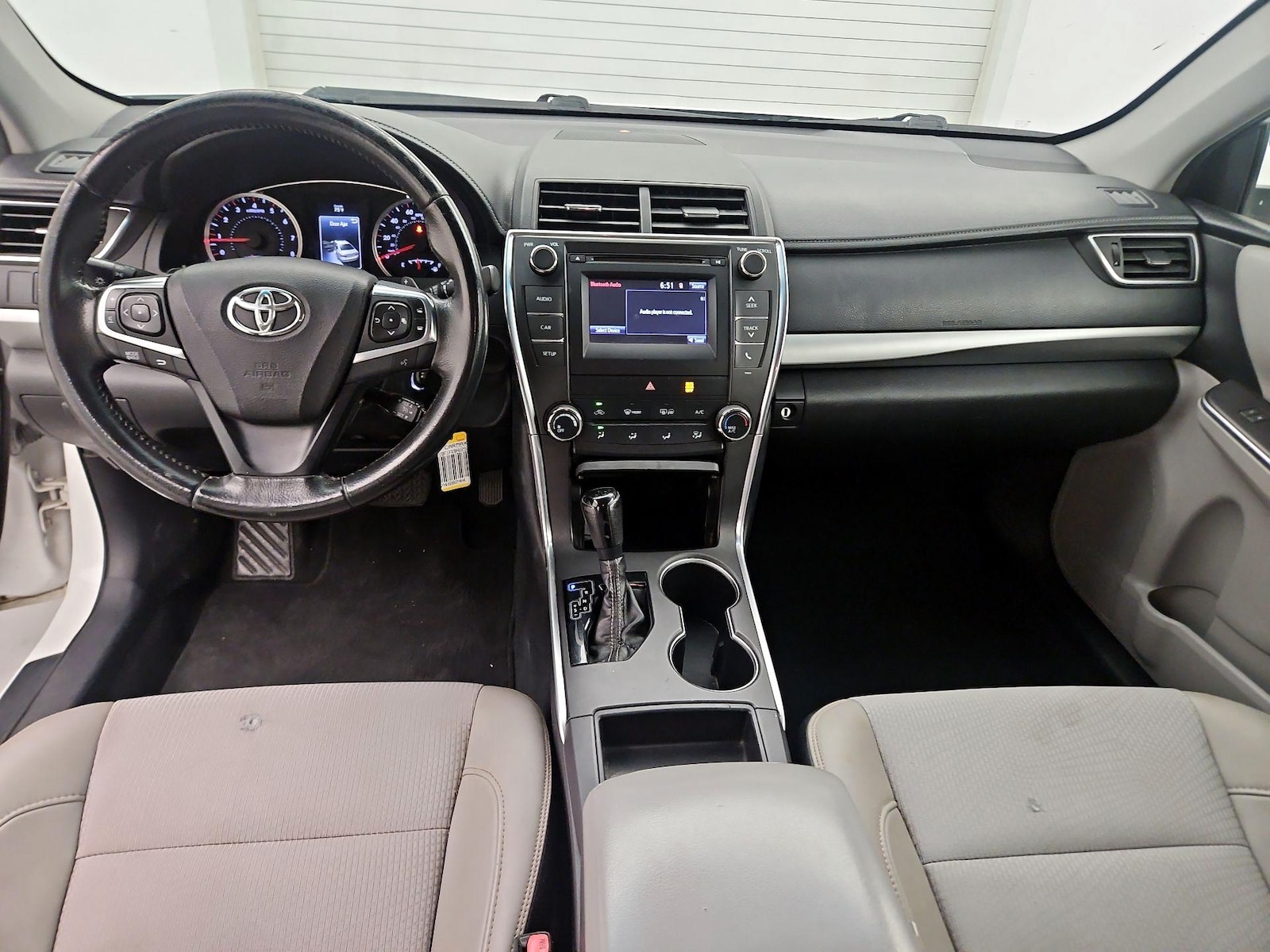 2017 Toyota Camry SE - Photo 10