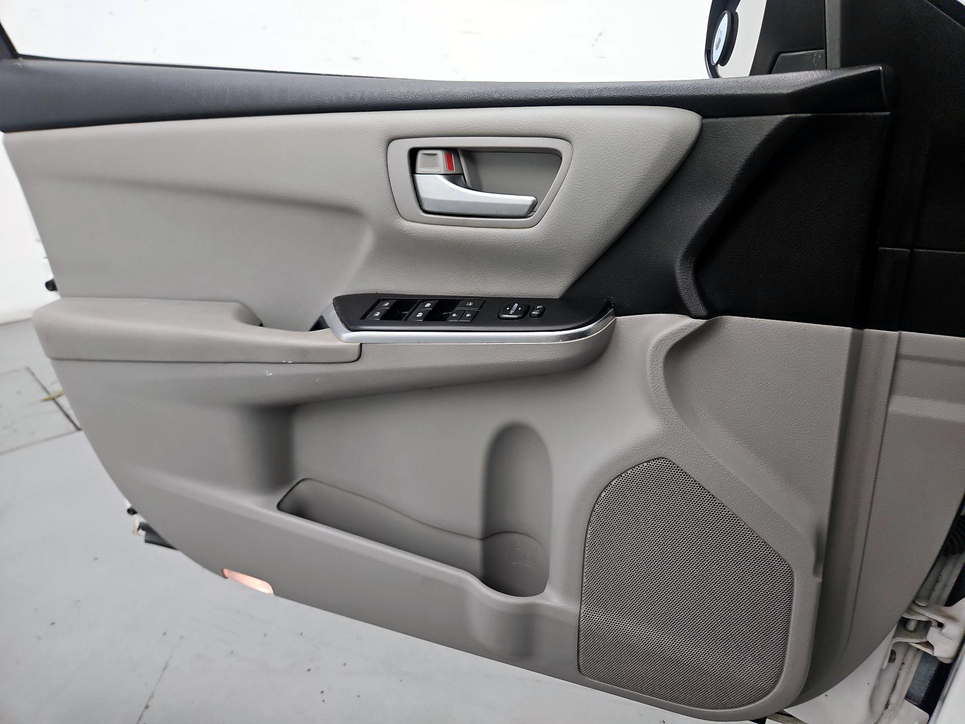 Thumbnail: 2017 Toyota Camry - 12