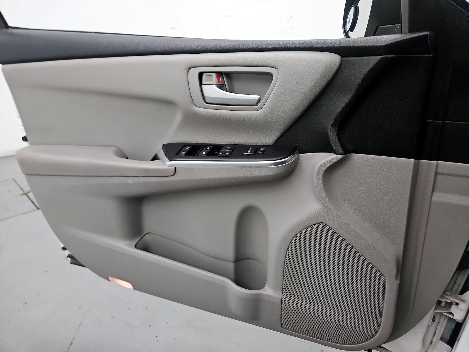 2017 Toyota Camry SE - Photo 13