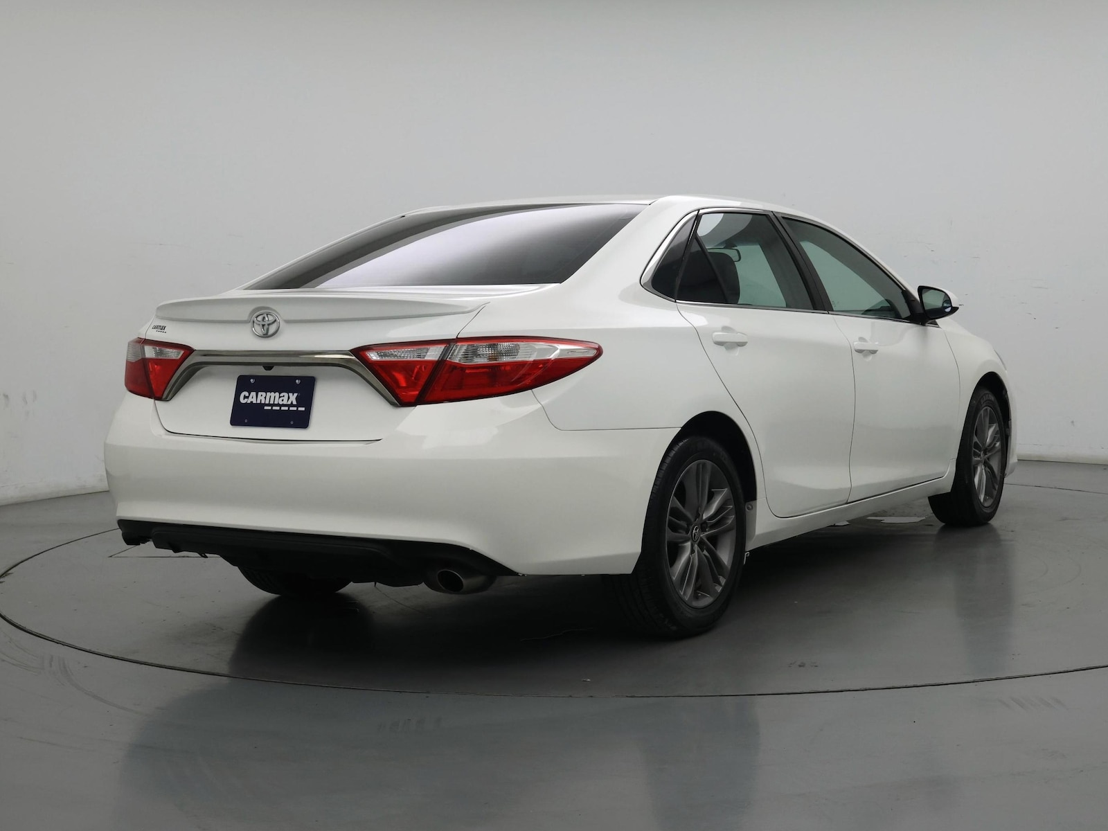 2017 Toyota Camry SE - Photo 9