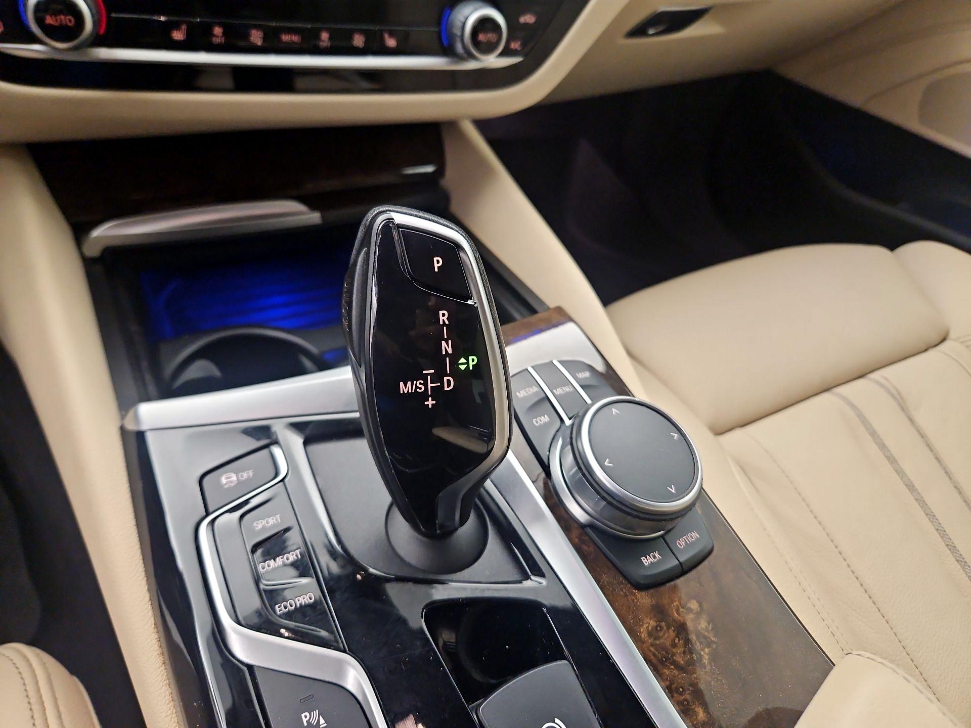 Thumbnail: 2020 BMW 5 Series - 17