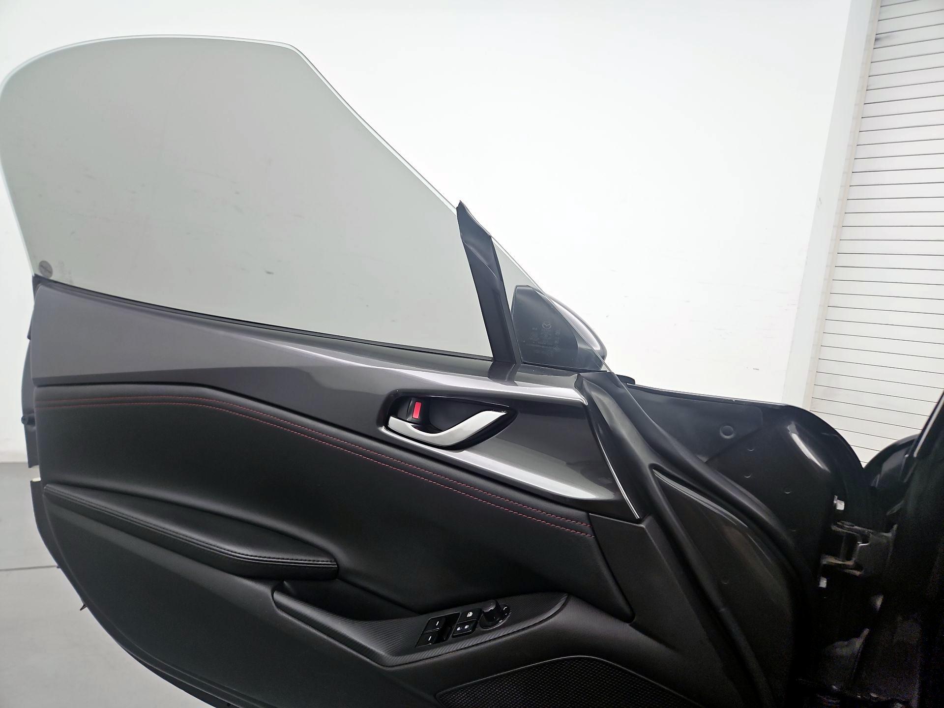 Thumbnail: 2019 Mazda MX-5 Miata - 12