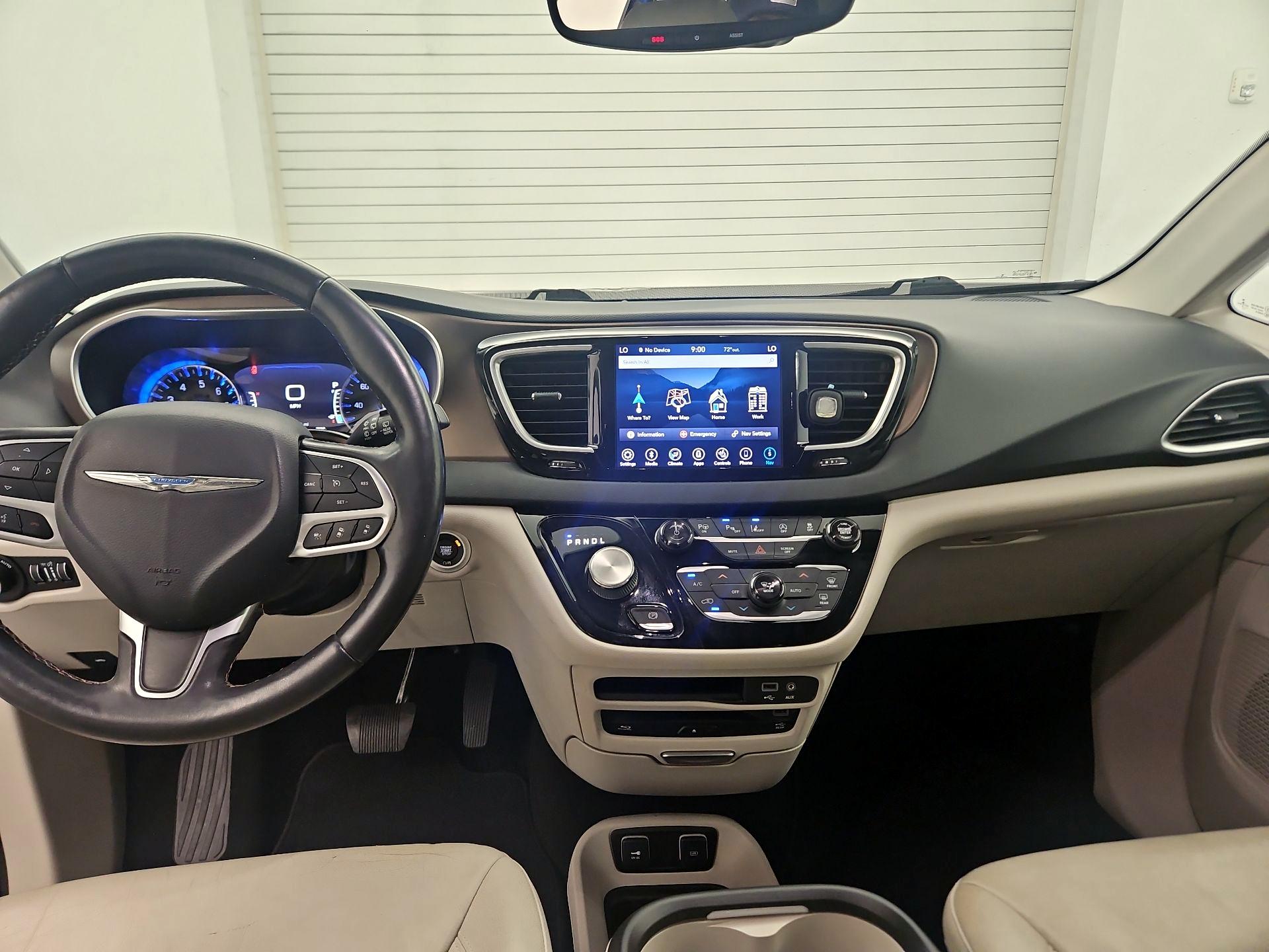 Thumbnail: 2018 Chrysler Pacifica - 9