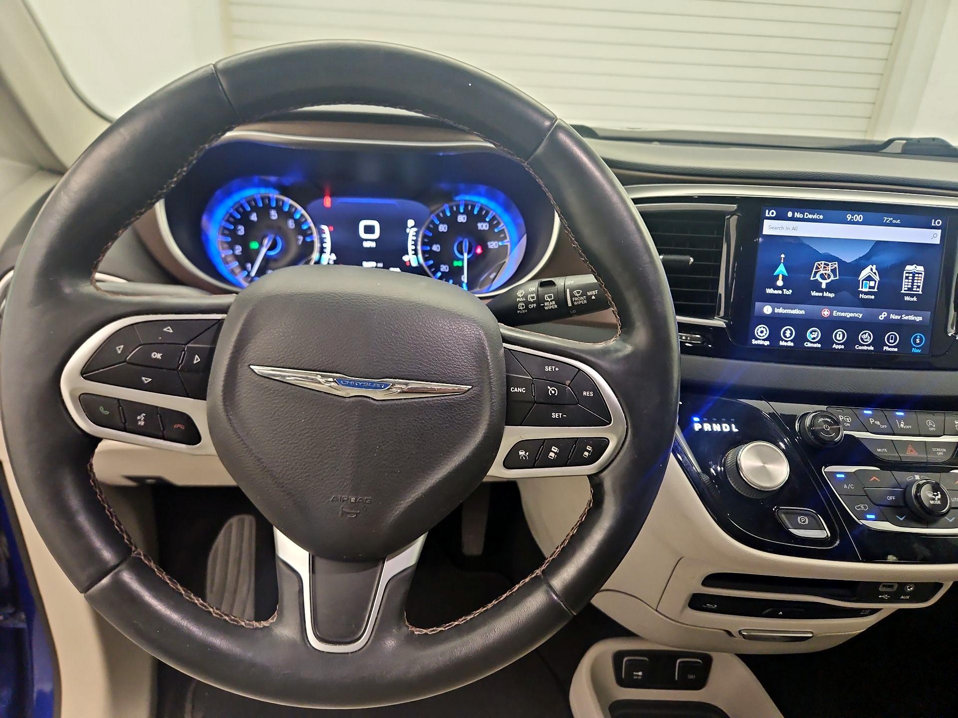 Thumbnail: 2018 Chrysler Pacifica - 10