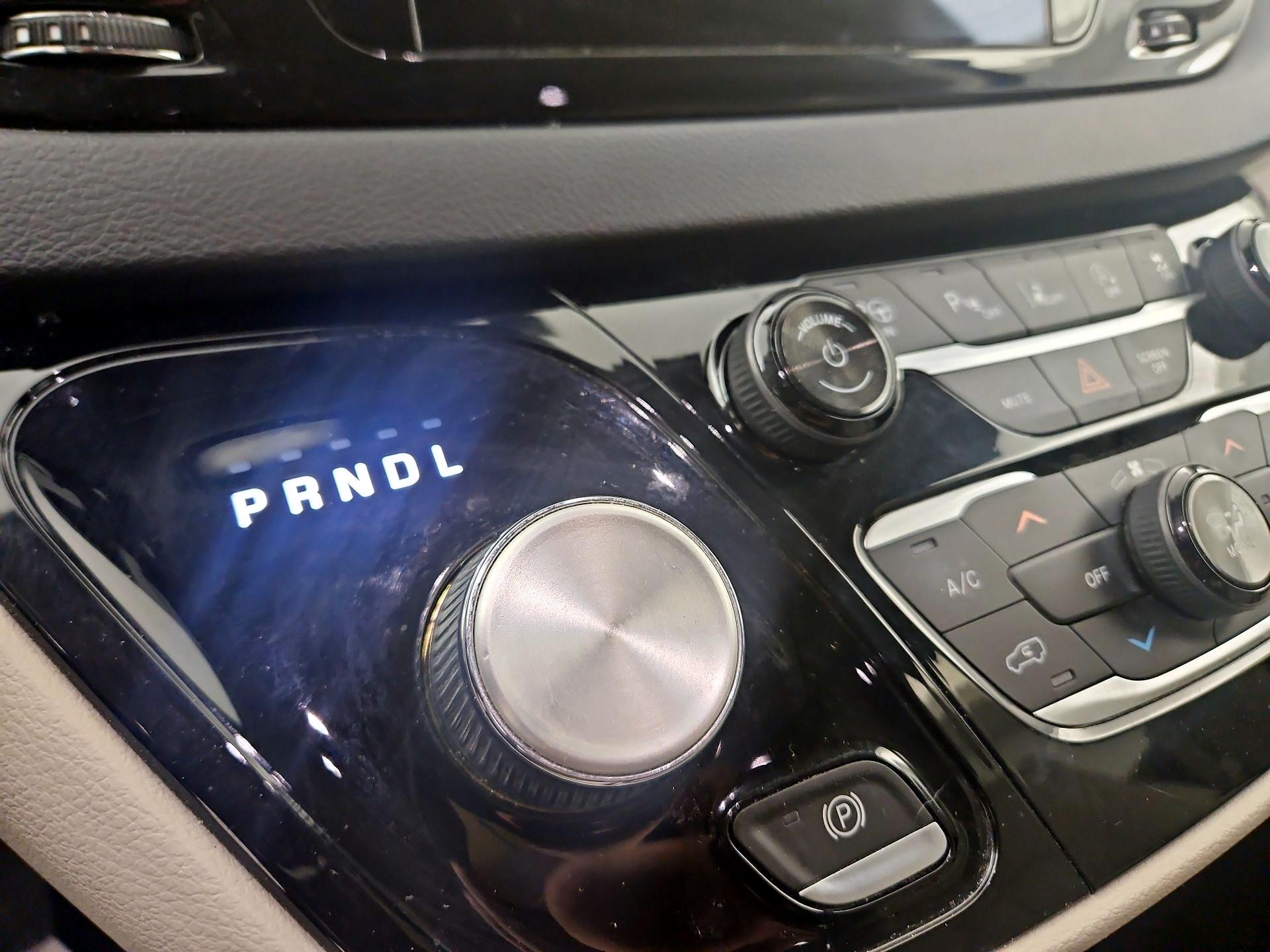 Thumbnail: 2018 Chrysler Pacifica - 17