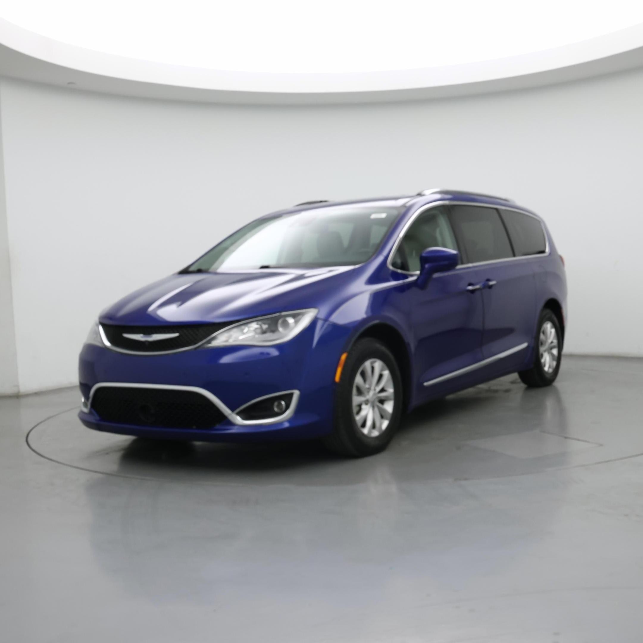 Thumbnail: 2018 Chrysler Pacifica - 4