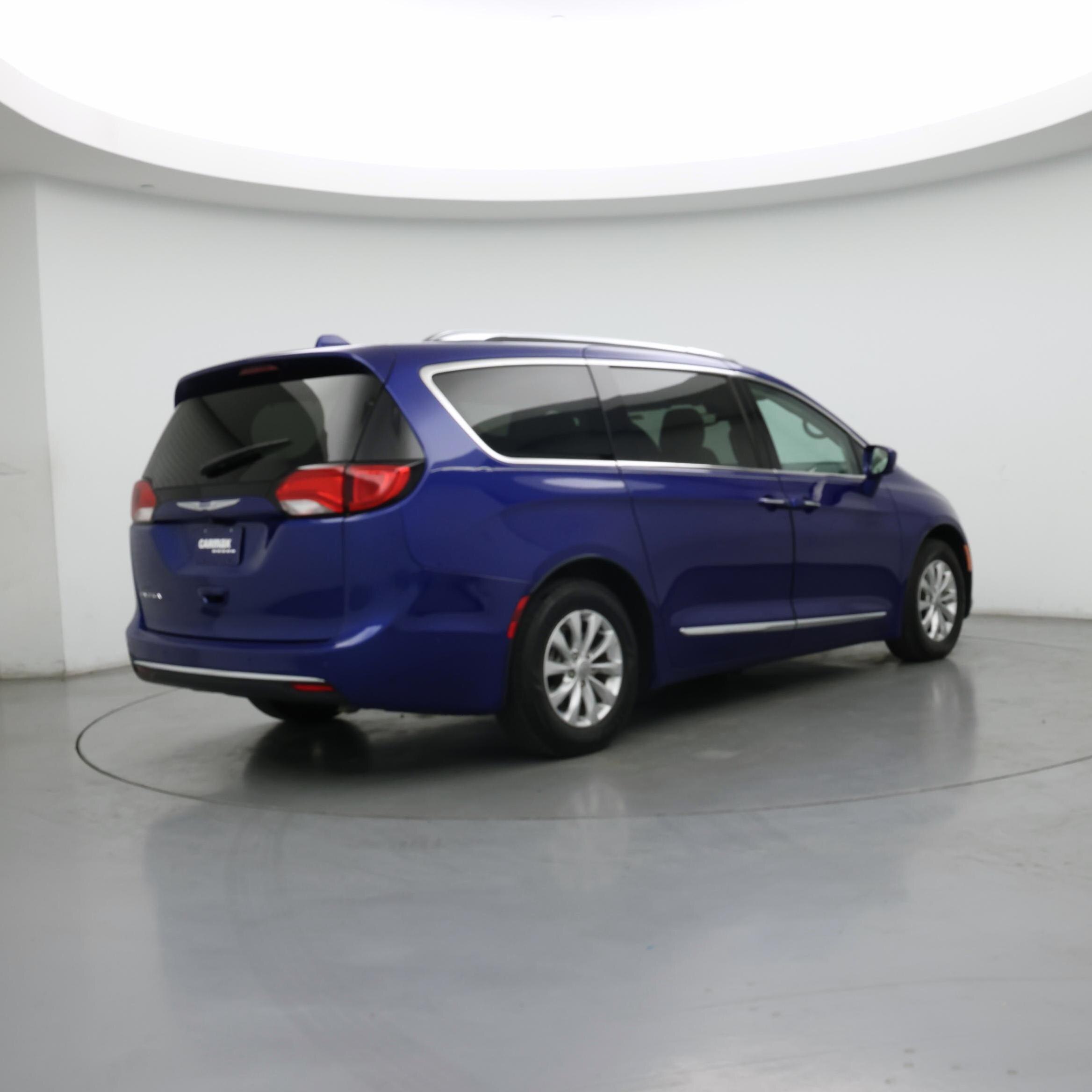 Thumbnail: 2018 Chrysler Pacifica - 8