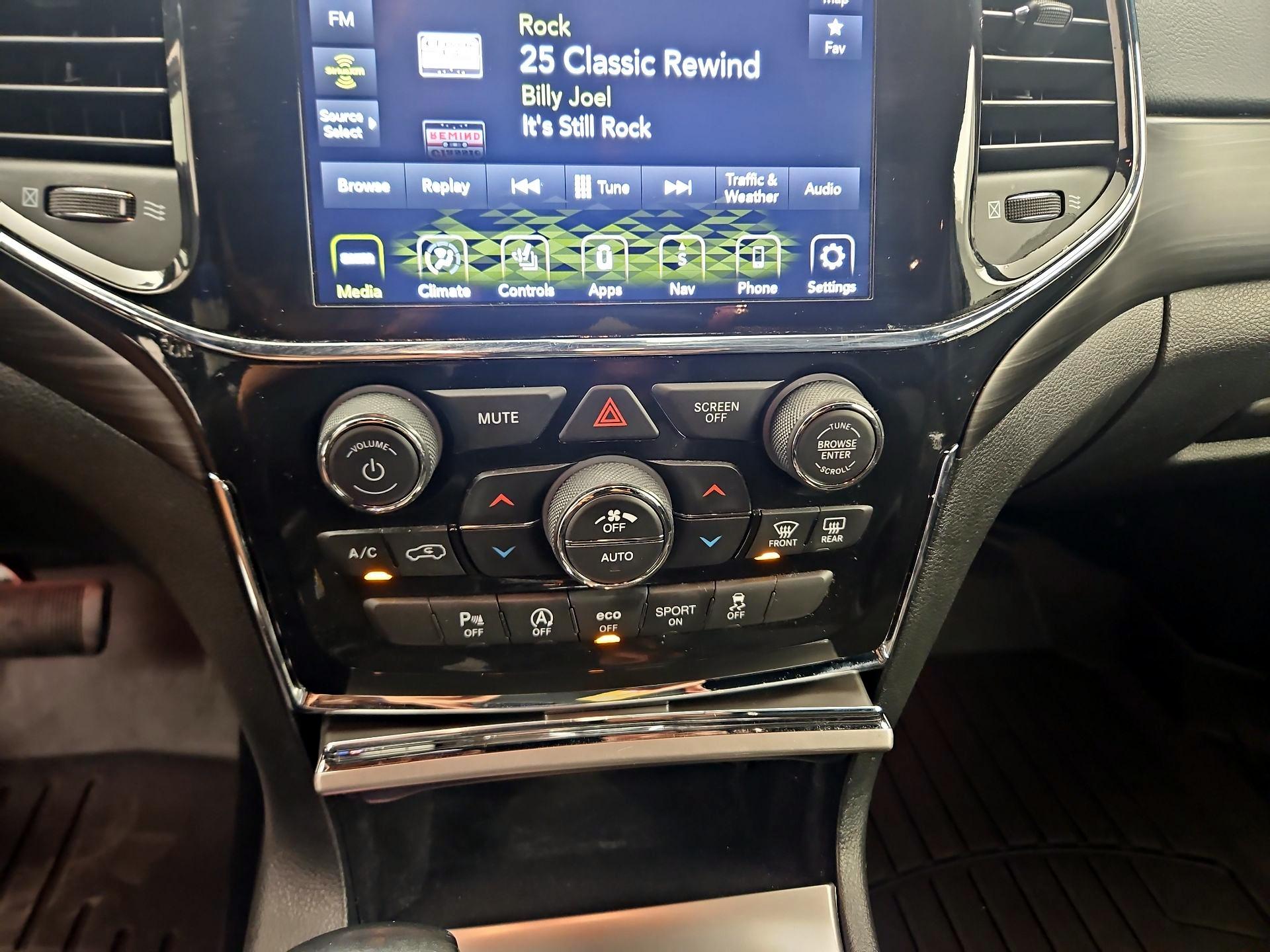 Thumbnail: 2022 Jeep Grand Cherokee - 16