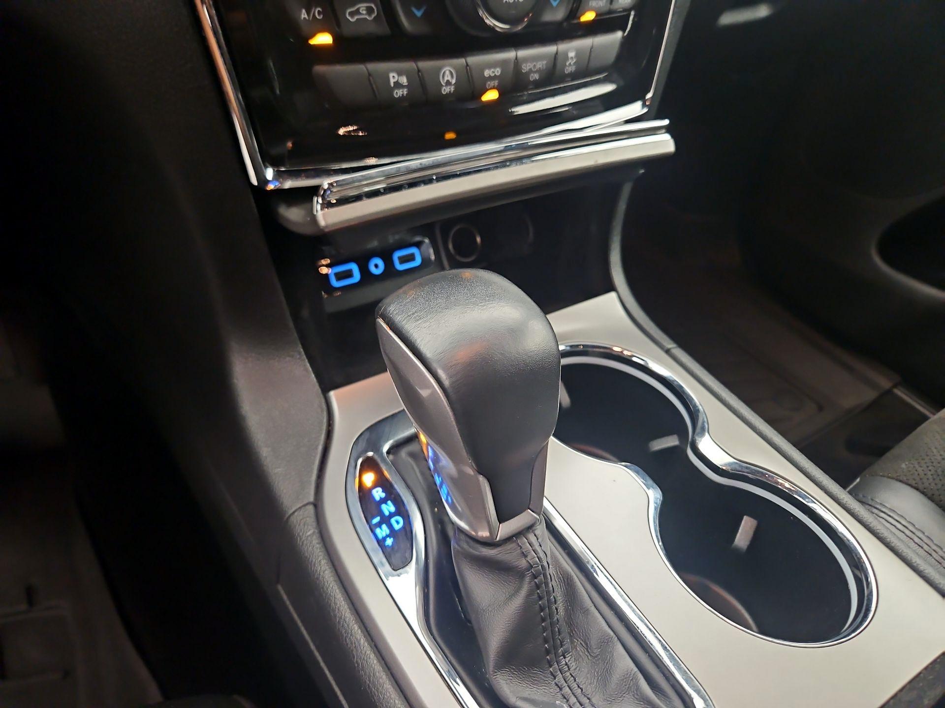 Thumbnail: 2022 Jeep Grand Cherokee - 17