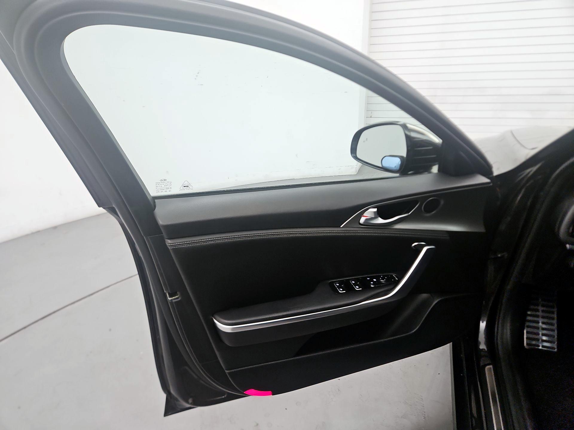 Thumbnail: 2020 Kia Stinger - 12