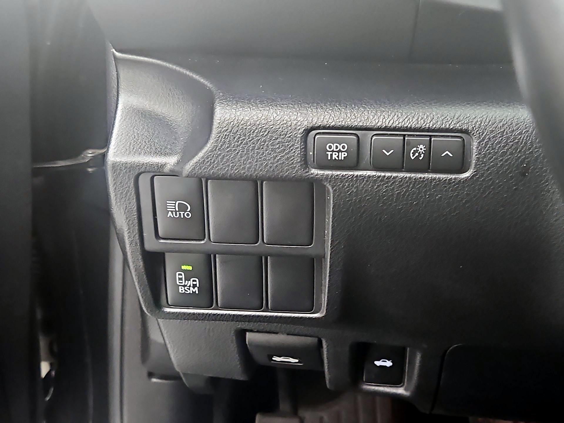 Thumbnail: 2019 Lexus IS - 13