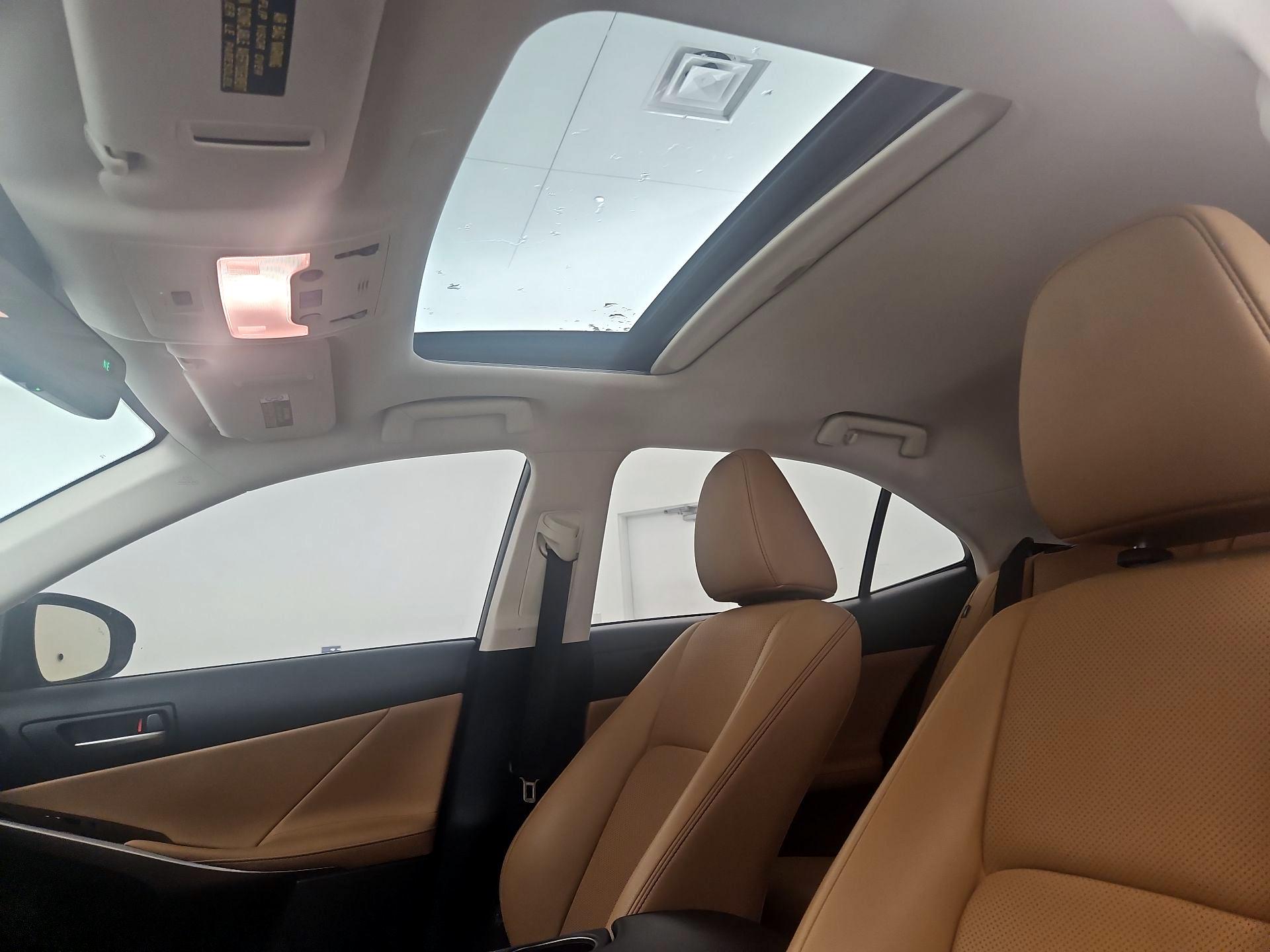 Thumbnail: 2019 Lexus IS - 19