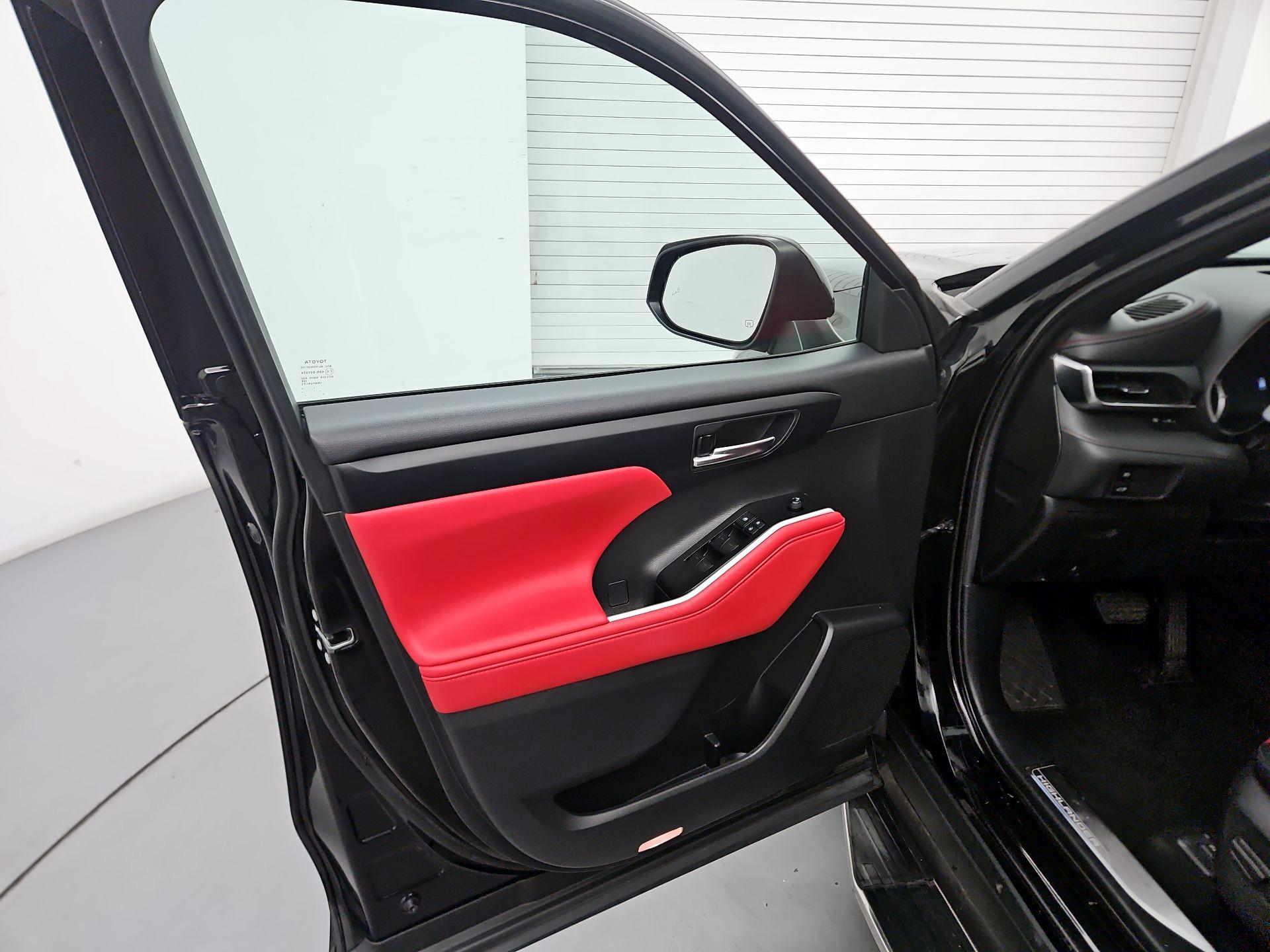 Thumbnail: 2021 Toyota Highlander - 12