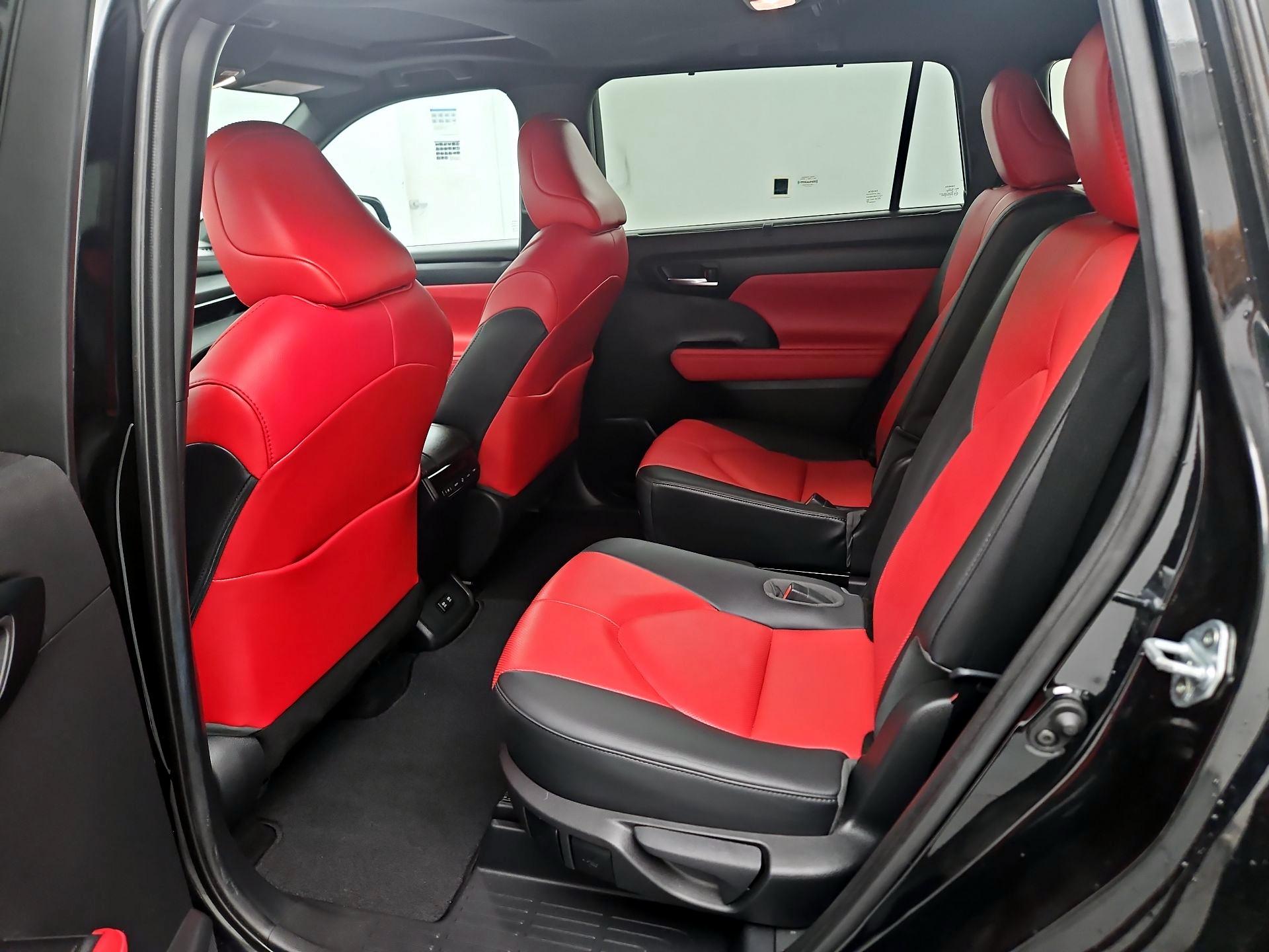 Thumbnail: 2021 Toyota Highlander - 18