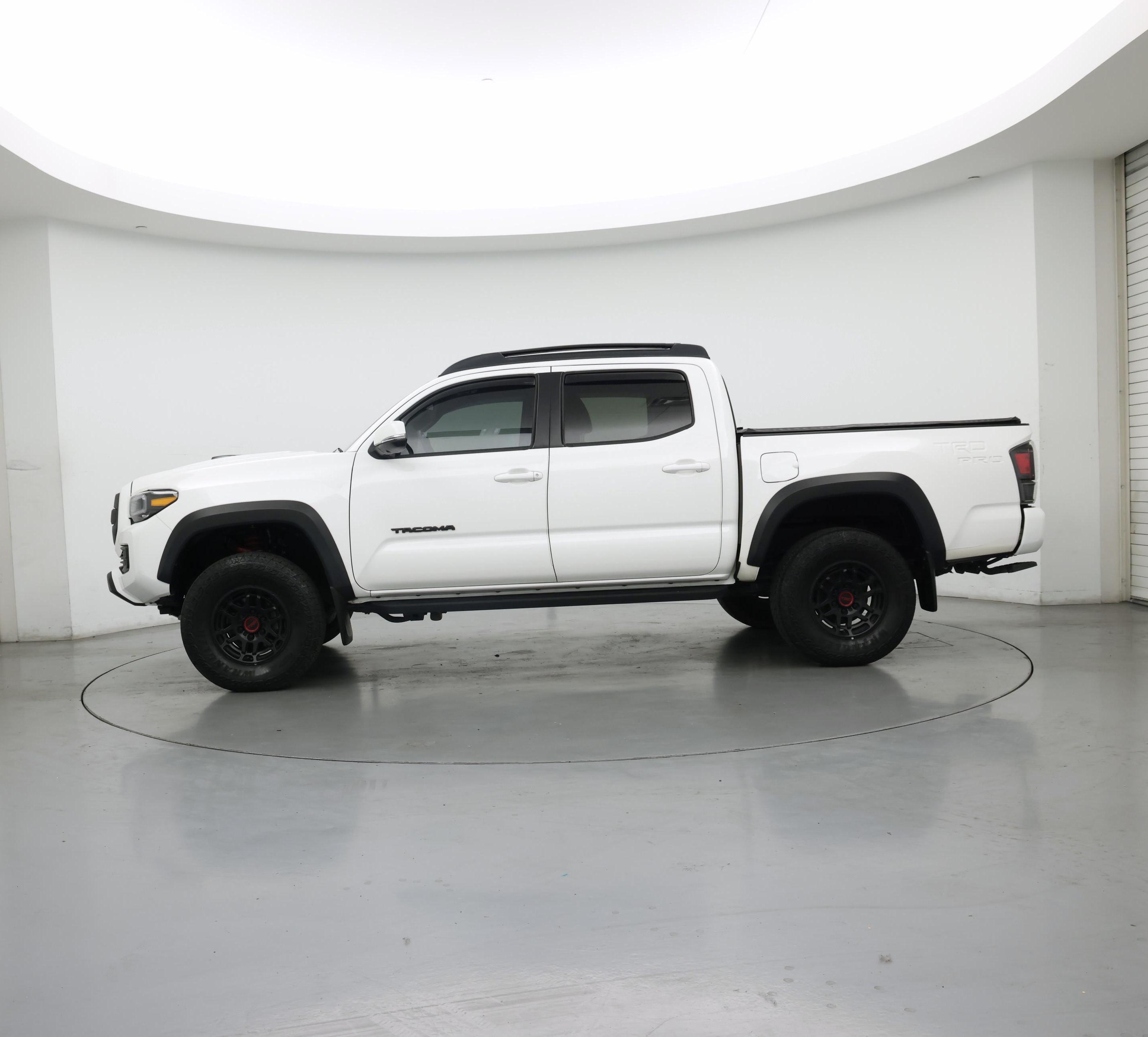 Thumbnail: 2022 Toyota Tacoma - 3