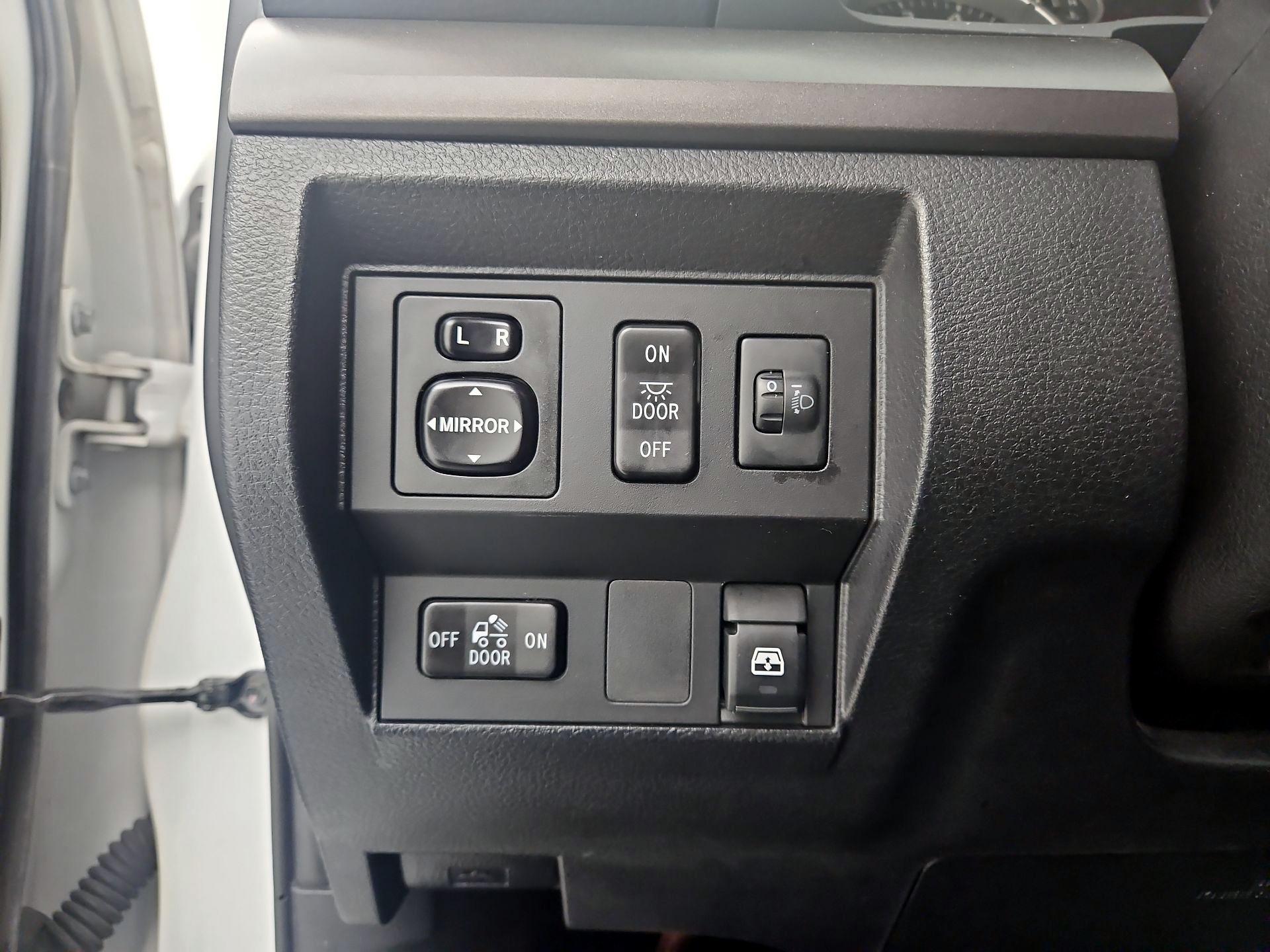 Thumbnail: 2017 Toyota Tundra - 13