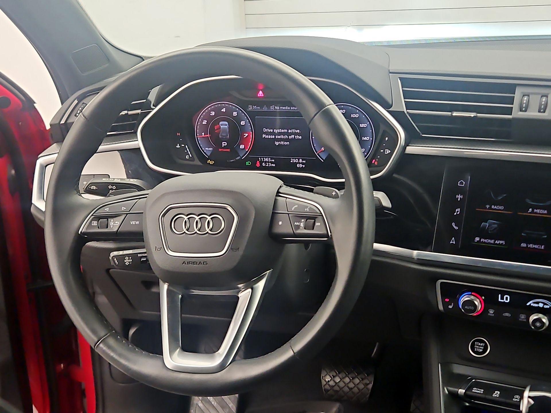 Thumbnail: 2024 Audi Q3 - 10