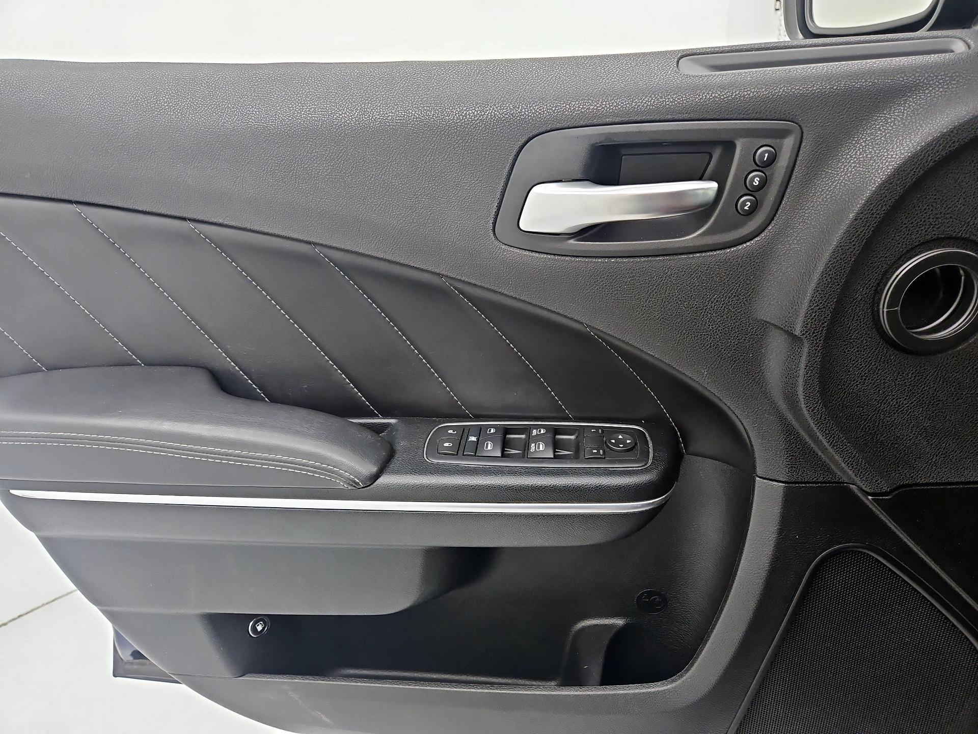 Thumbnail: 2016 Dodge Charger - 12