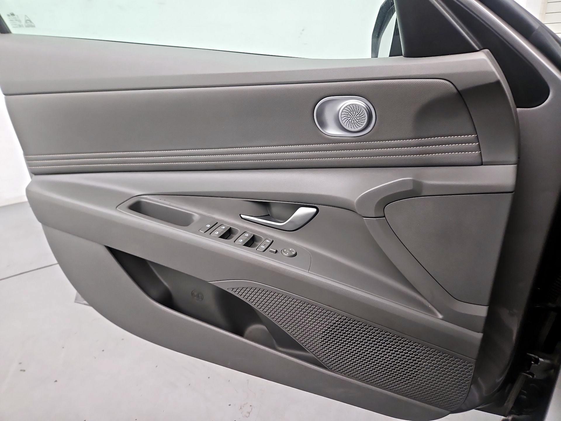 Thumbnail: 2021 Hyundai Elantra - 12