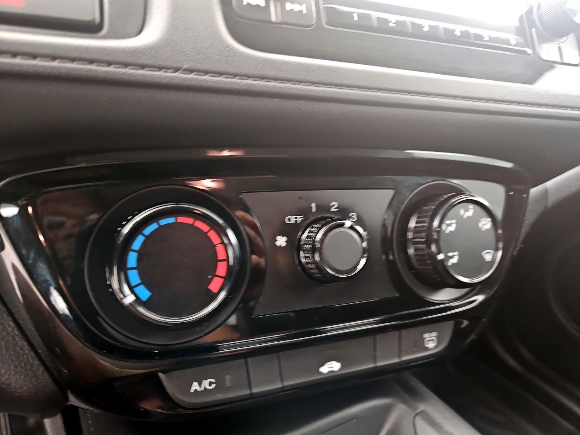 Thumbnail: 2016 Honda HR-V - 16