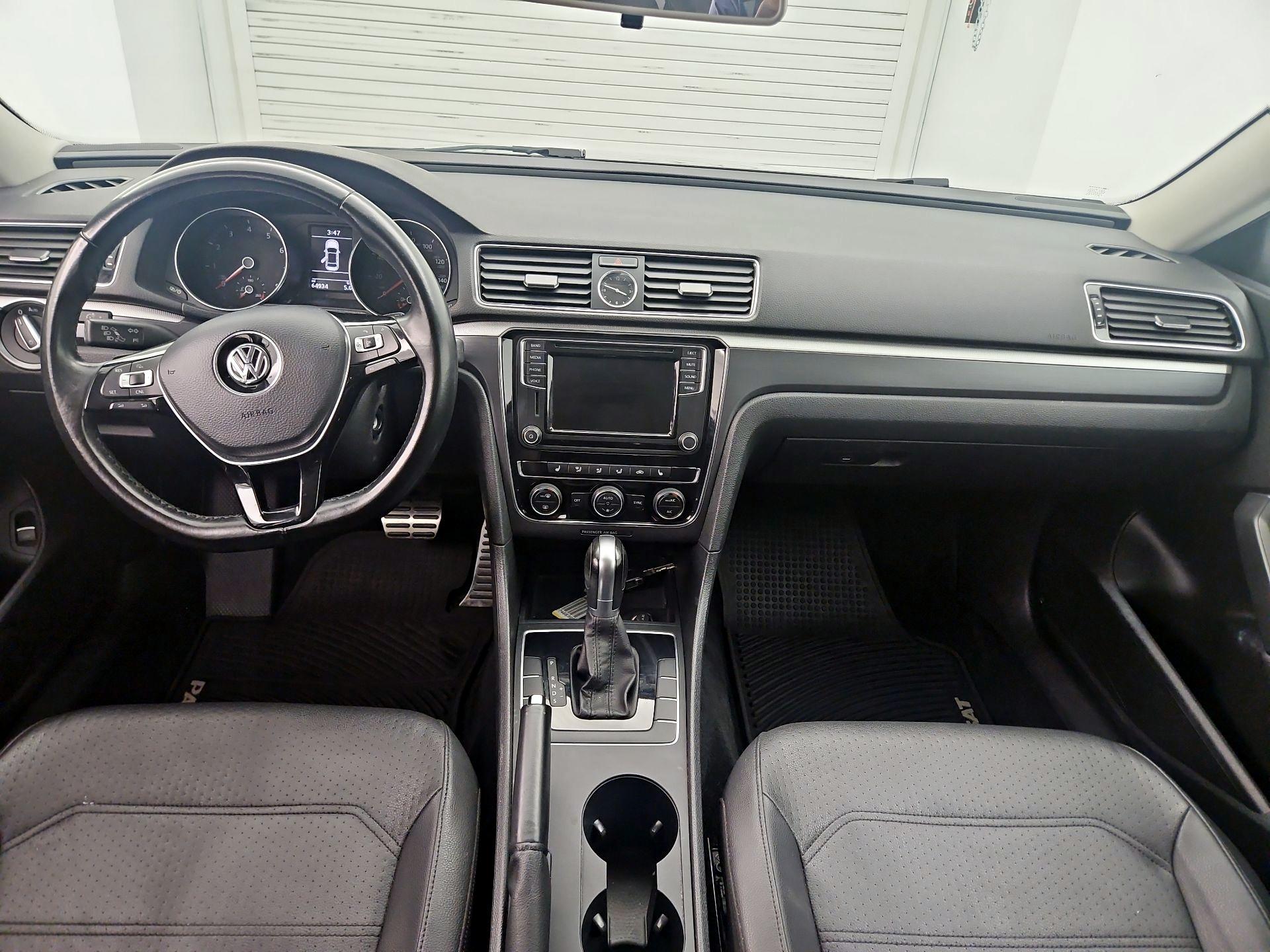 Thumbnail: 2017 Volkswagen Passat - 9