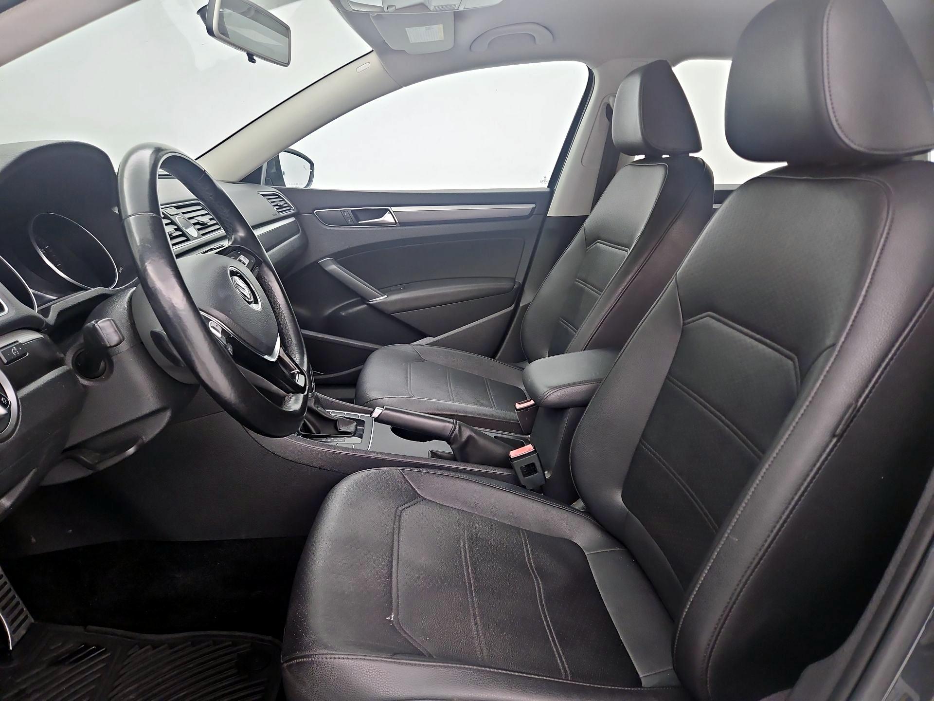 Thumbnail: 2017 Volkswagen Passat - 11