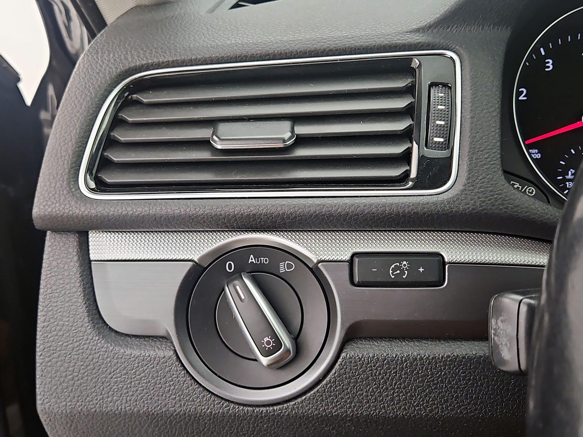 Thumbnail: 2017 Volkswagen Passat - 13