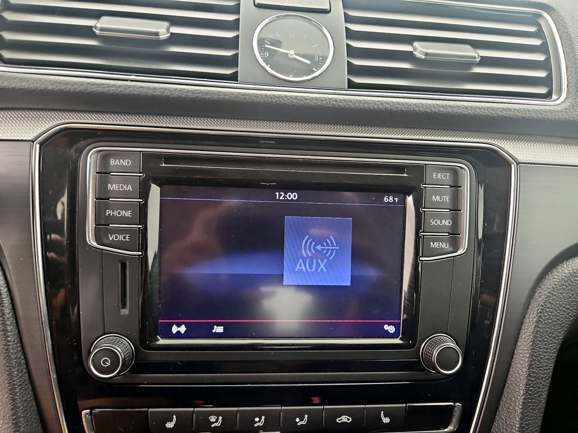 Thumbnail: 2017 Volkswagen Passat - 15