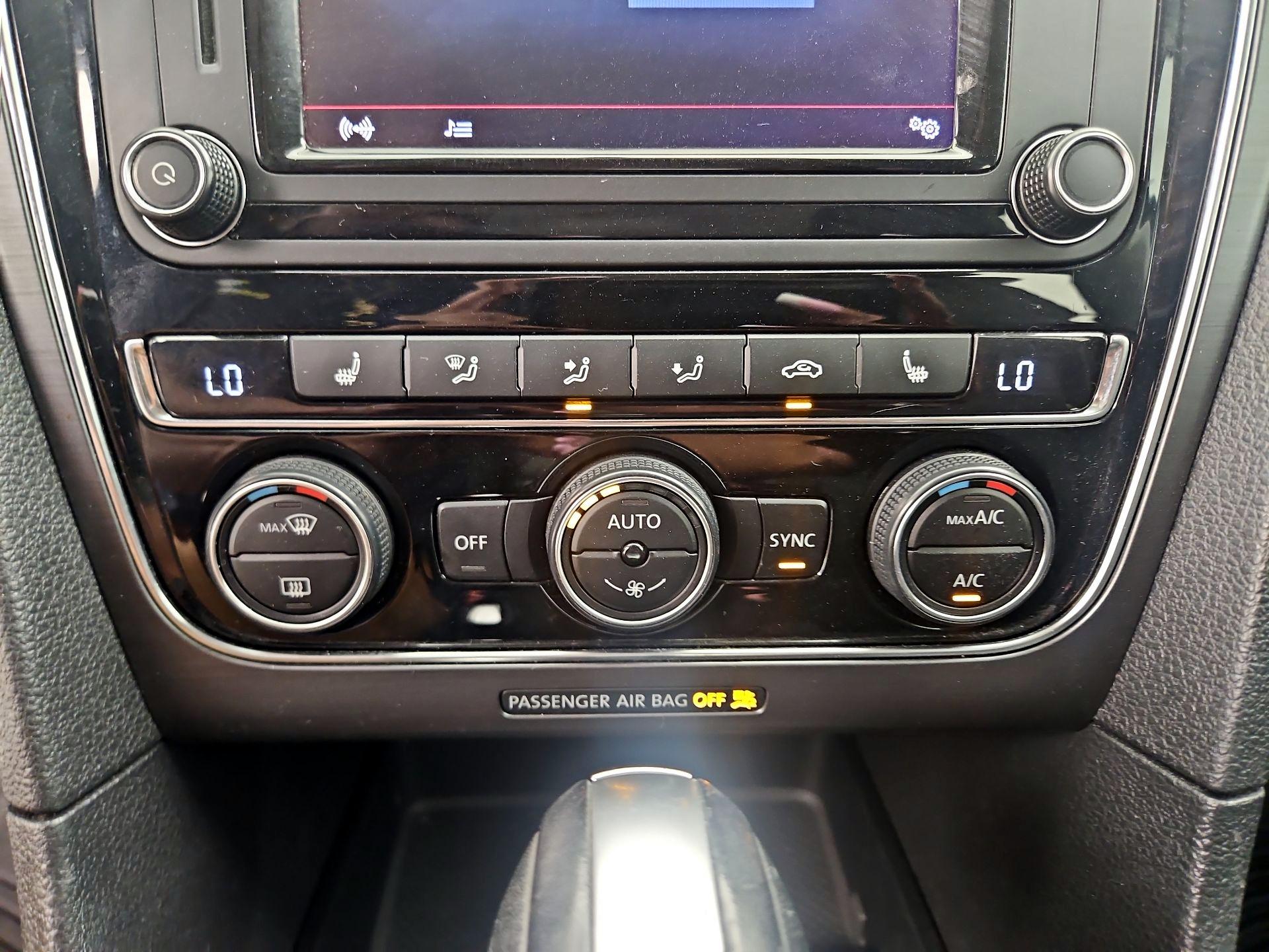 Thumbnail: 2017 Volkswagen Passat - 16