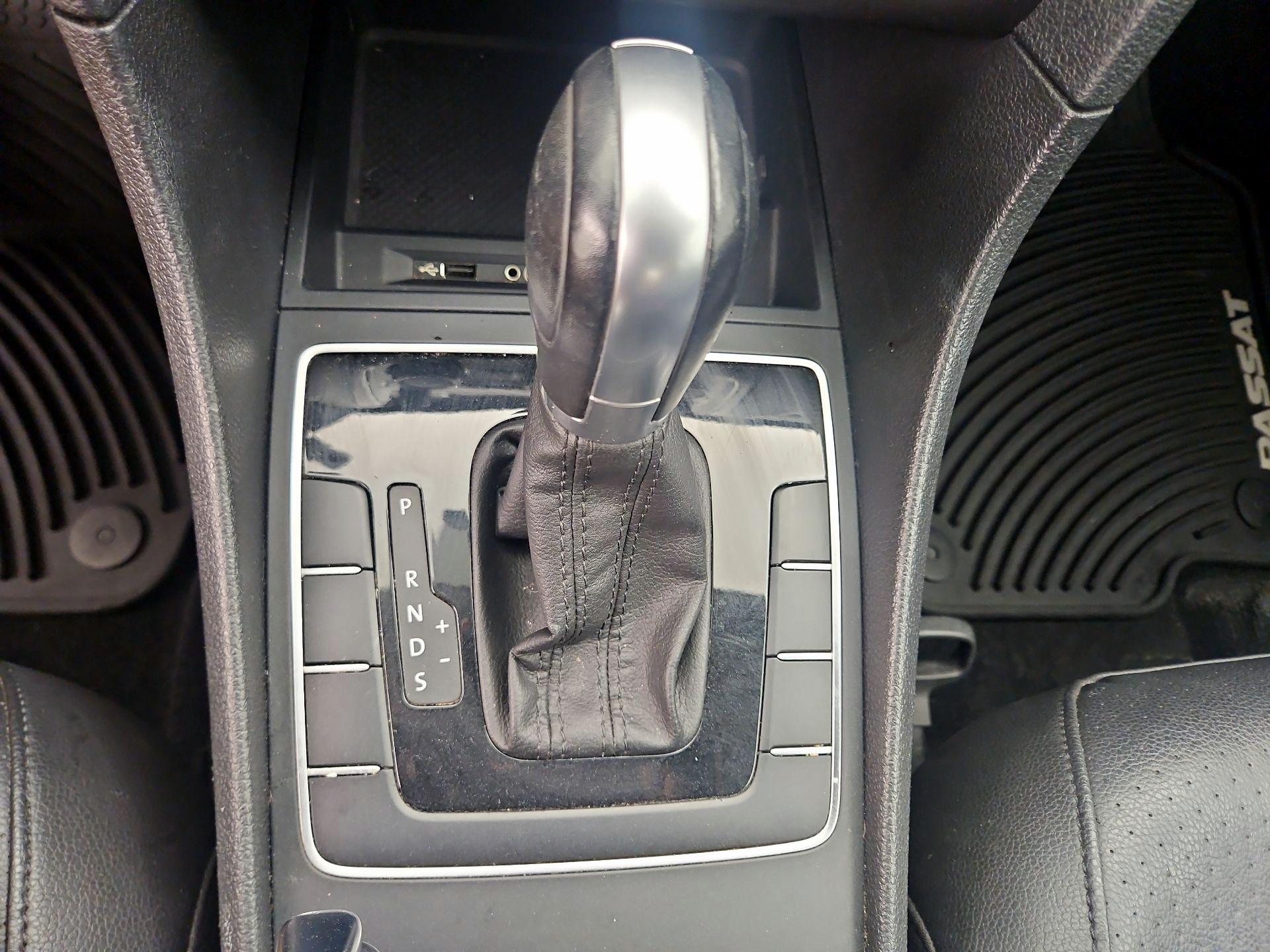 Thumbnail: 2017 Volkswagen Passat - 17