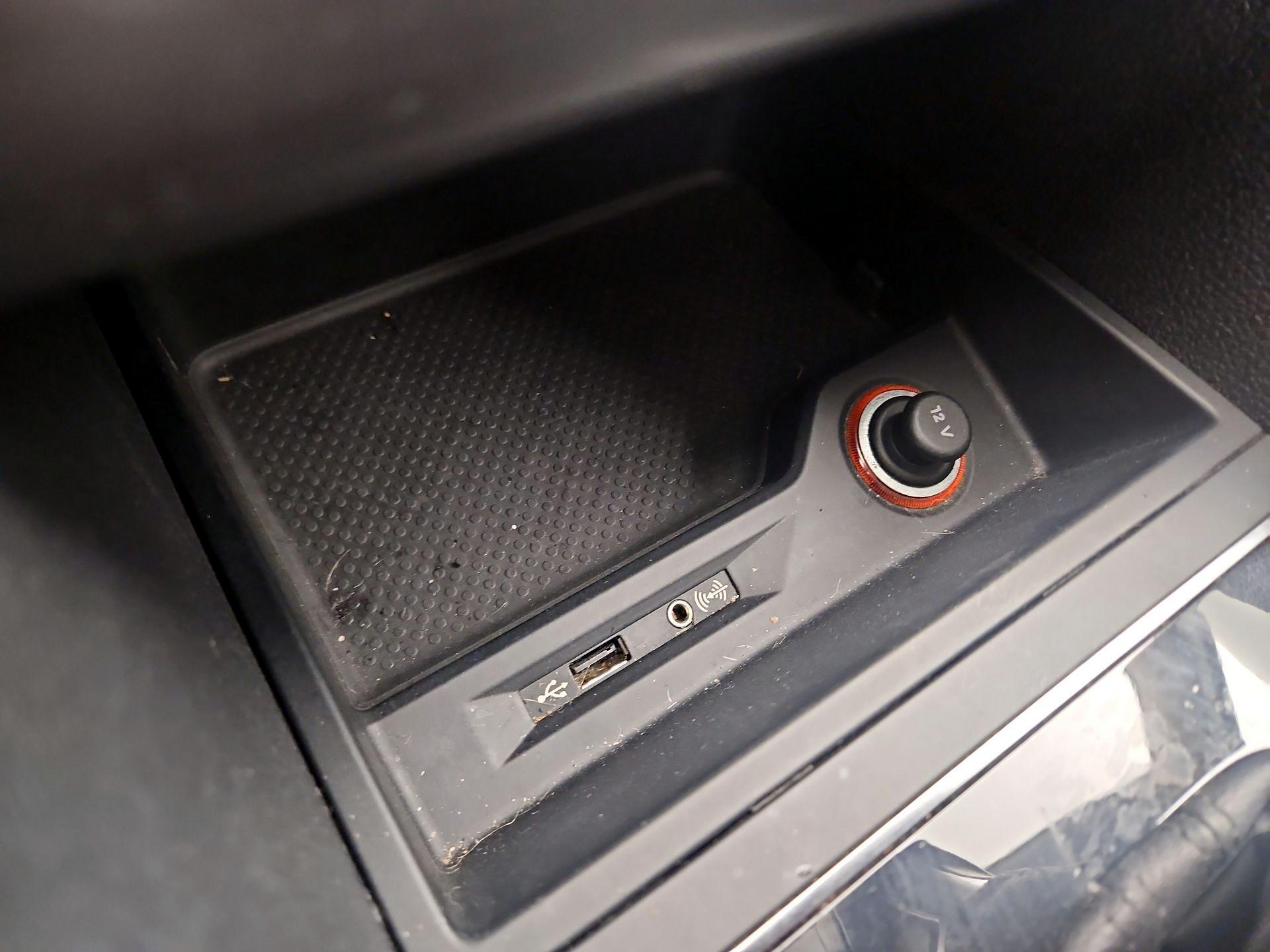 Thumbnail: 2017 Volkswagen Passat - 18