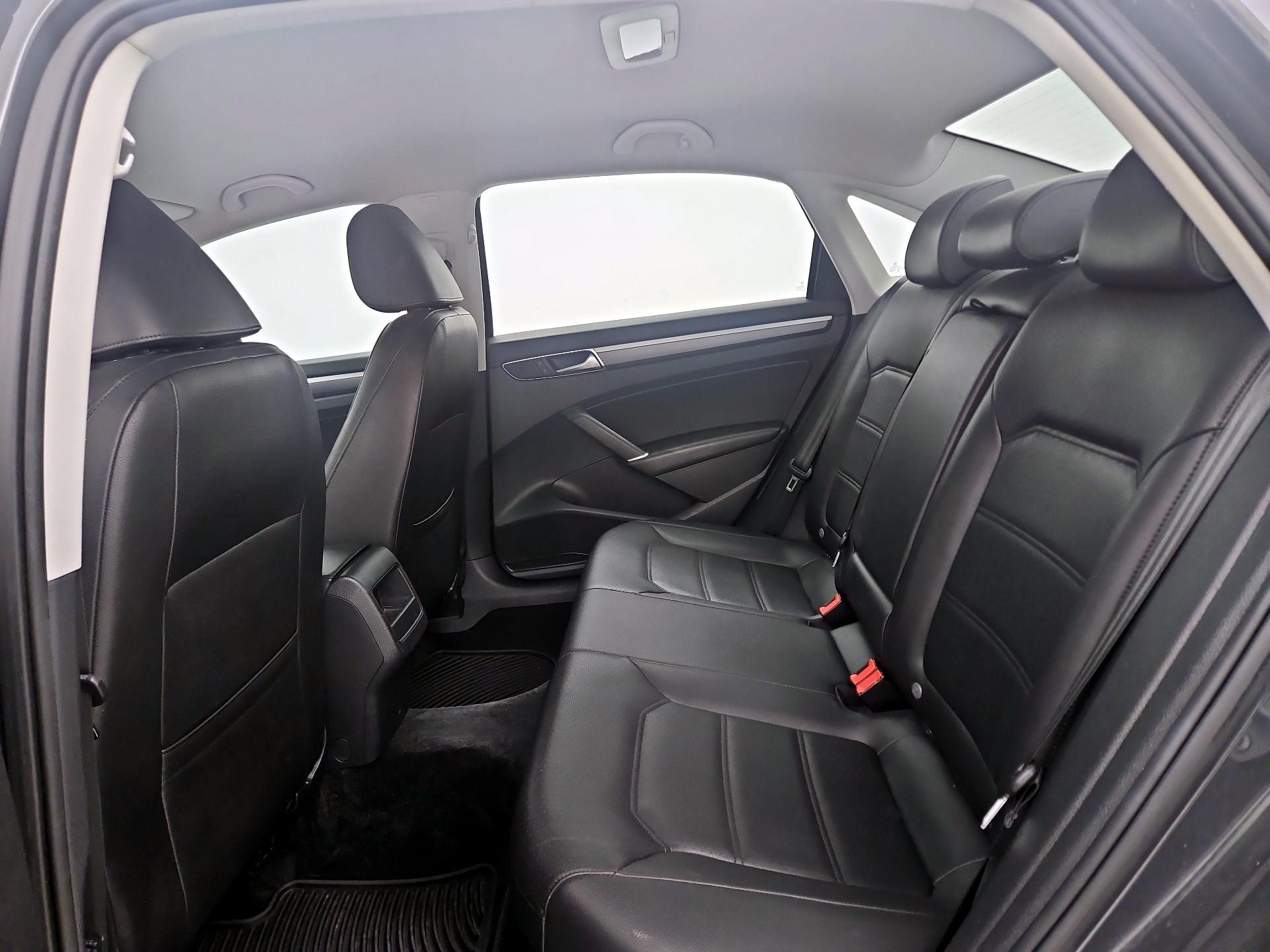 Thumbnail: 2017 Volkswagen Passat - 19