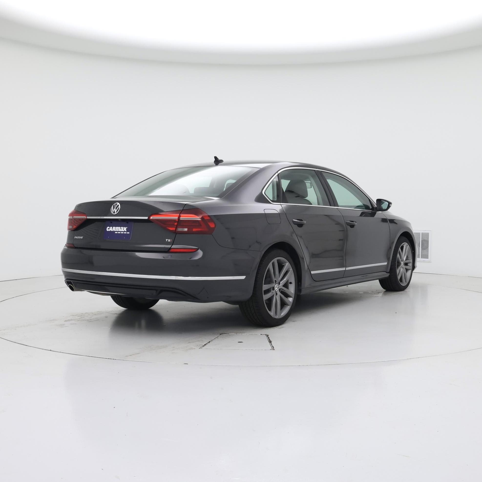 Thumbnail: 2017 Volkswagen Passat - 8